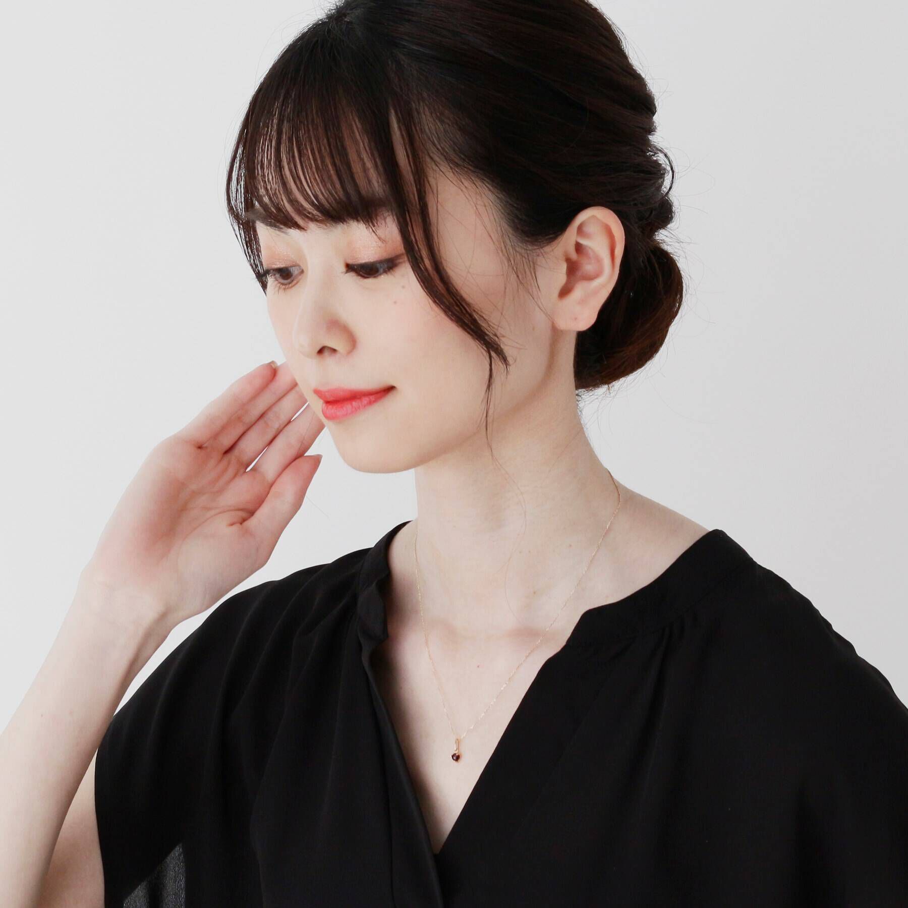 COCOSHNIK「【WEB限定】K10スピリチュアルストーン（ガーネット）ネックレス」|ネックレス|