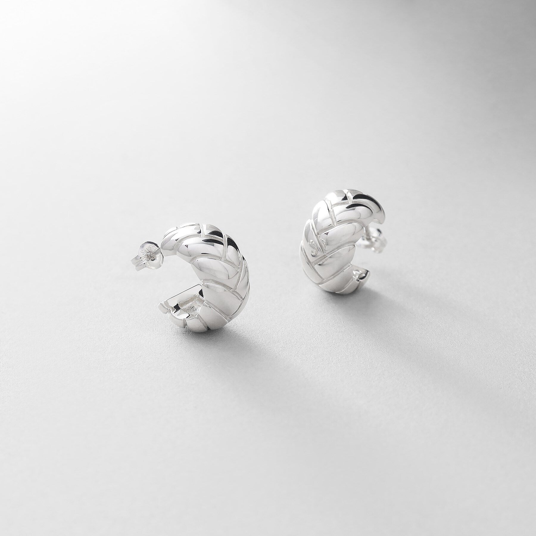 COCOSHNIK ONKITSCH「シルバー ブリックモチーフ フープピアス」|ピアス|