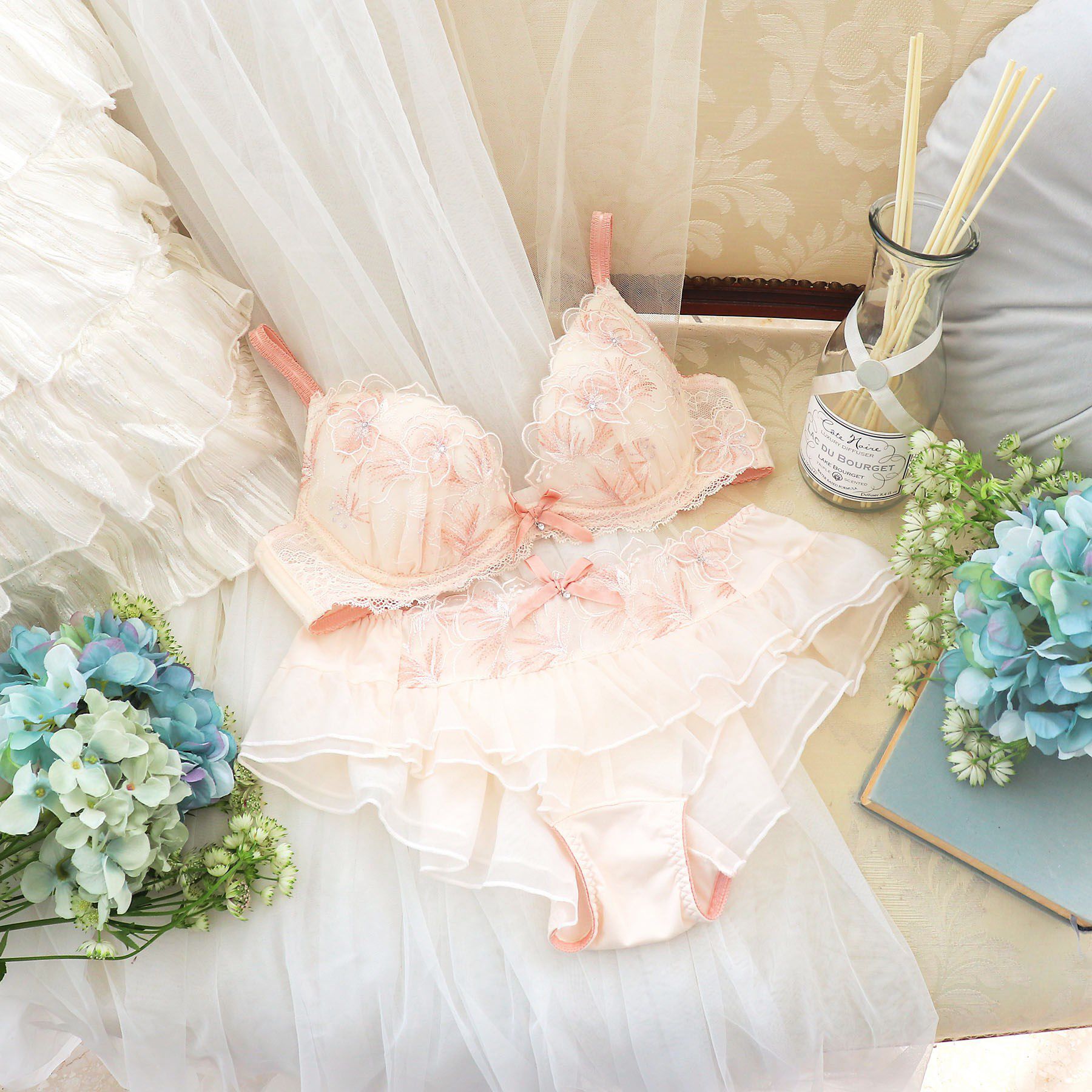 Risa Magli「ナーラ ブラジャー（E-F）＜リサマリ ミラクル谷間ブラ＞」|インナー|