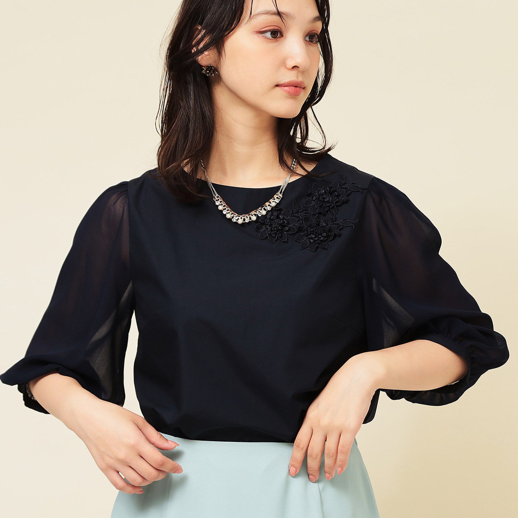 SunaUna「【フラワーモチーフ付き／袖シフォン】肘下丈ブラウス」|シャツ・ブラウス|