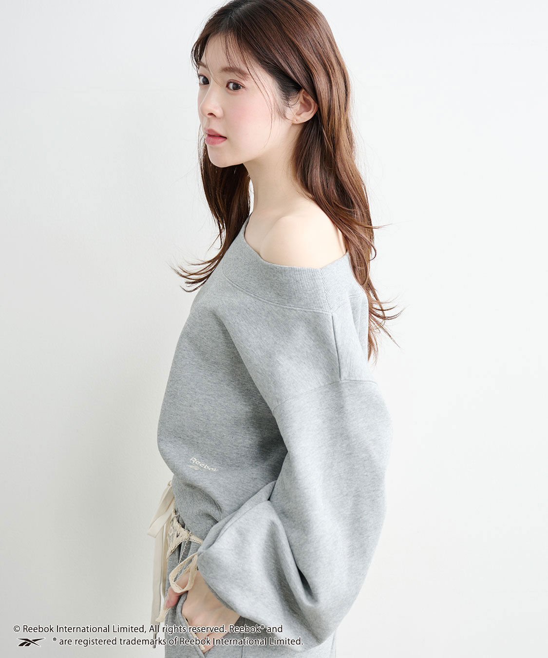 COCO DEAL「《COCO DEAL/Reebok》ボリュームスリーブオフショルスウェット」|スウェット・ジャージ|