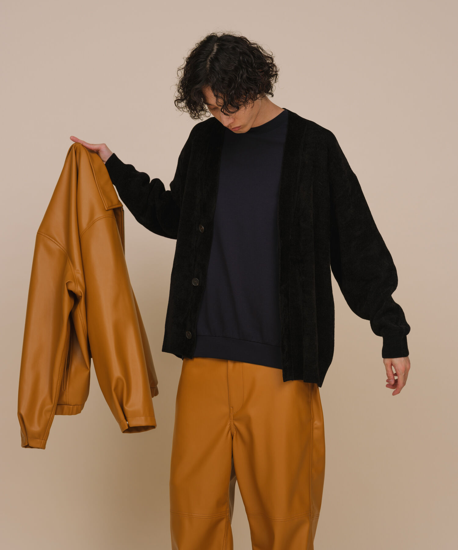 ADAM ET ROPE'「モールヤーン オーバーサイズ カーディガン / サスティナブル / ユニセックス」|カーディガン|ブラック(01)