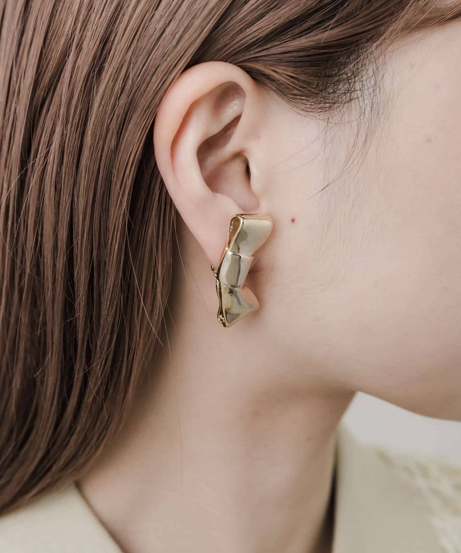 SMELLY「メタルリボンモチーフイヤリング」|イヤリング|