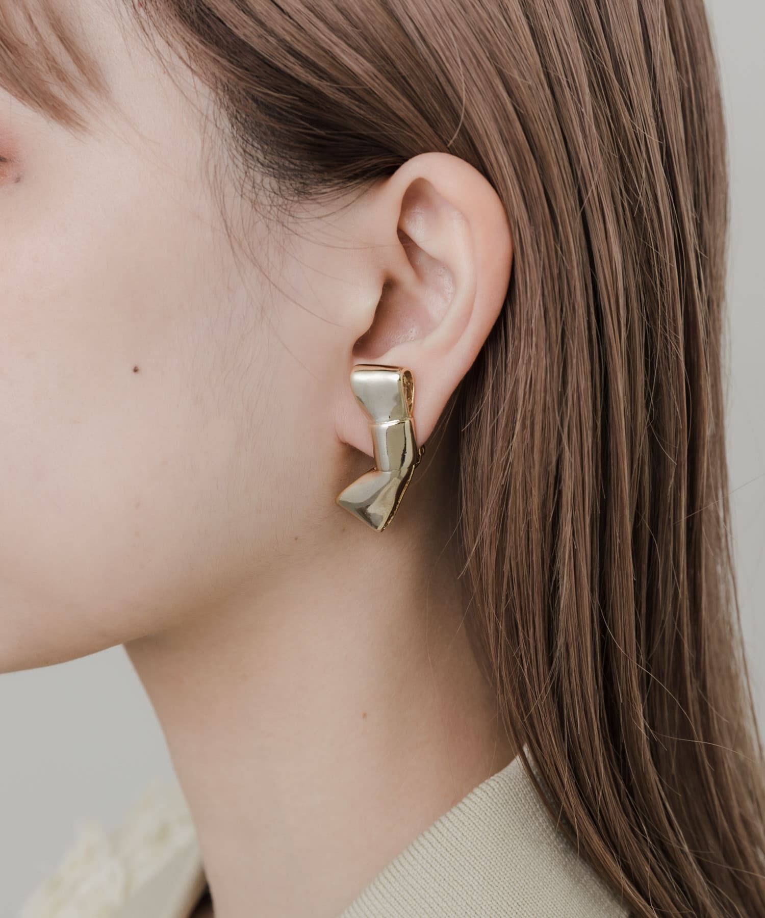 SMELLY「メタルリボンモチーフイヤリング」|イヤリング|