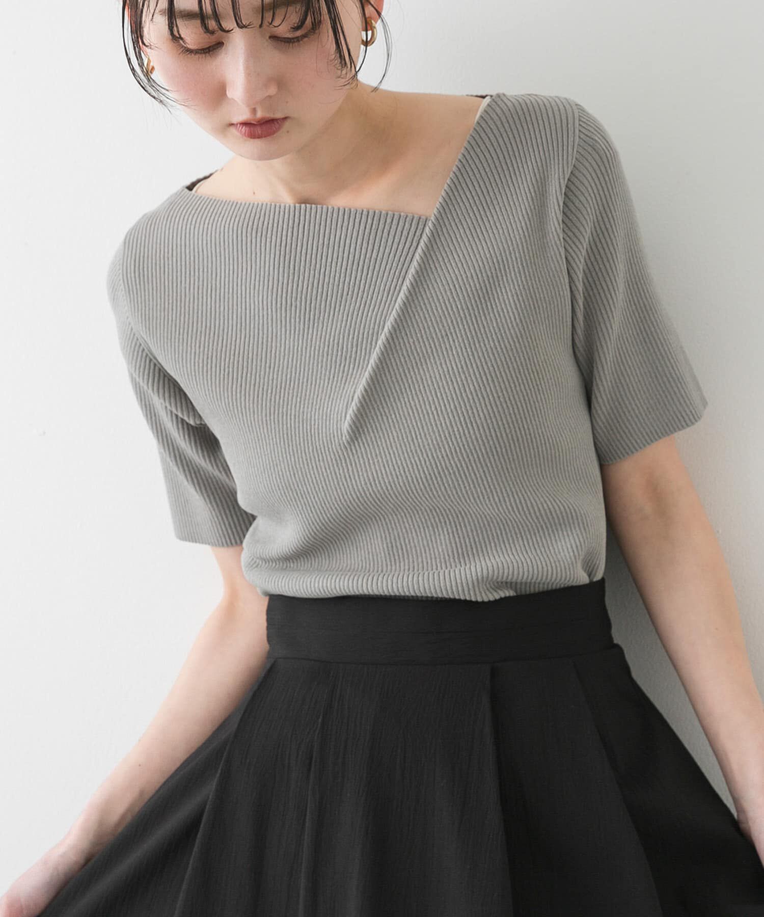 SENSE OF PLACE by URBAN RESEARCH「『一部WEB限定カラー』アシメネックハーフスリーブセーター」|ニット・セーター|ライトグレー