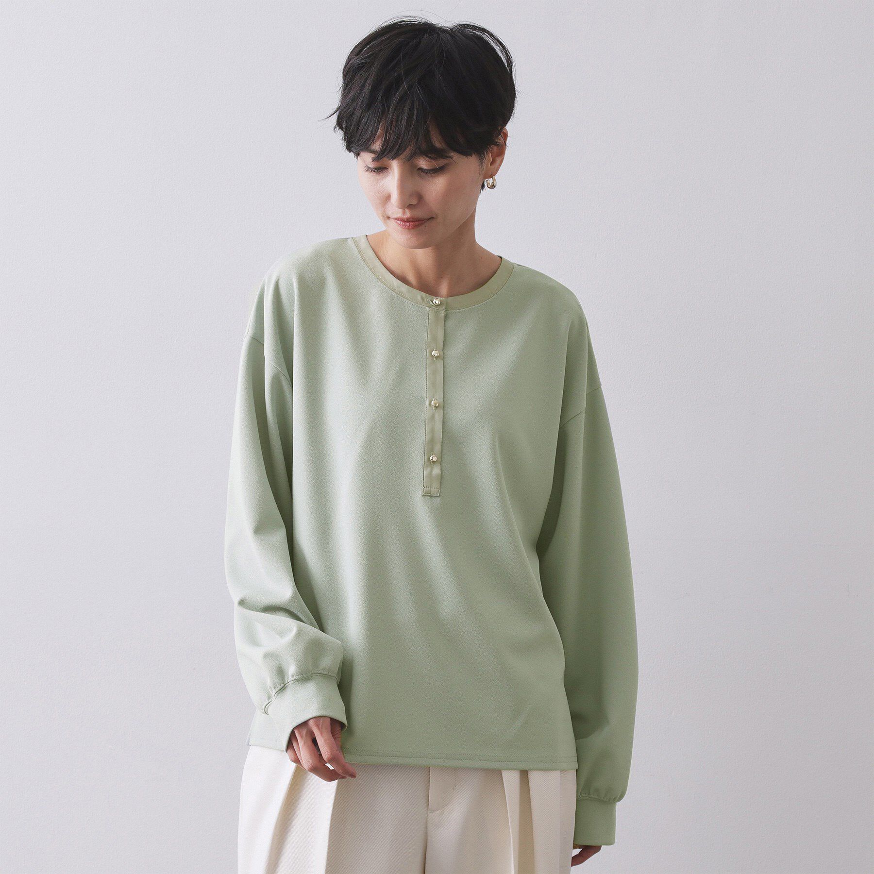 OPAQUE.CLIP「サテン使いヘンリーネックトップス【洗濯機OK】」|Tシャツ・カットソー|