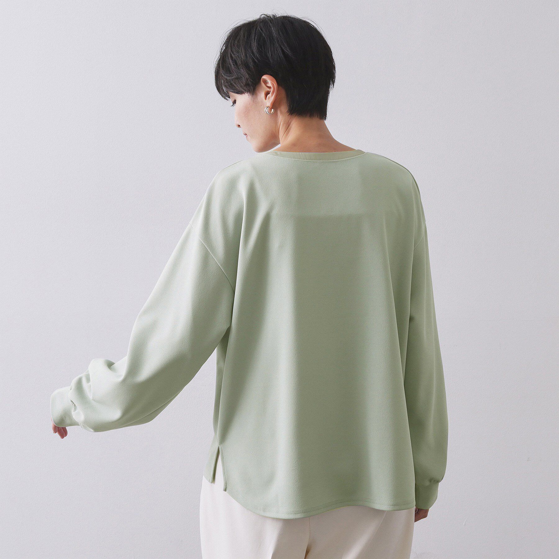 OPAQUE.CLIP「サテン使いヘンリーネックトップス【洗濯機OK】」|Tシャツ・カットソー|