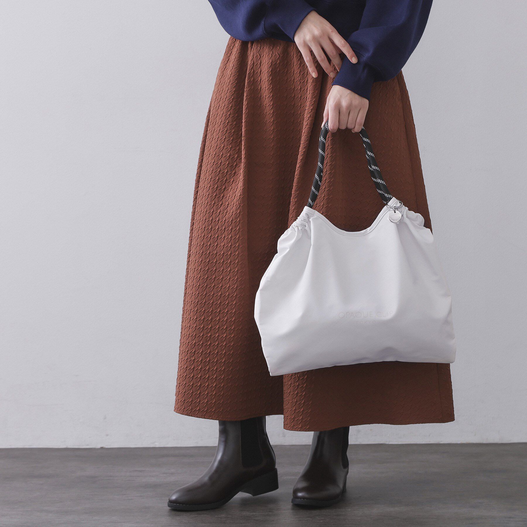 OPAQUE.CLIP「ロープハンドルドロストミドルトートバッグ【軽量／A4サイズ対応】」|トートバッグ|