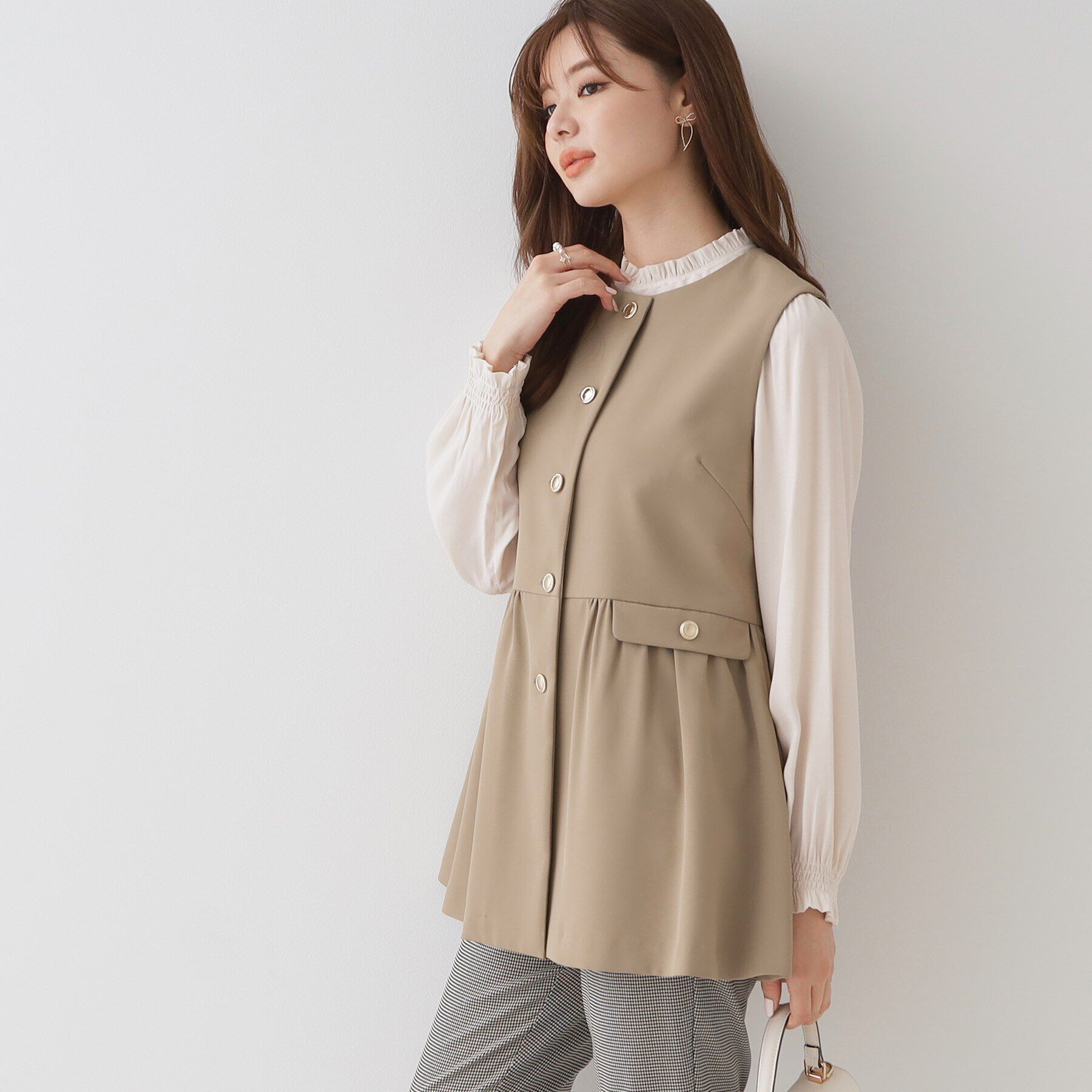 Couture broach「【大人フェミニン・体型カバー】ペプラムジレ」|ベスト・ジレ|ﾍﾞｰｼﾞｭ(052)