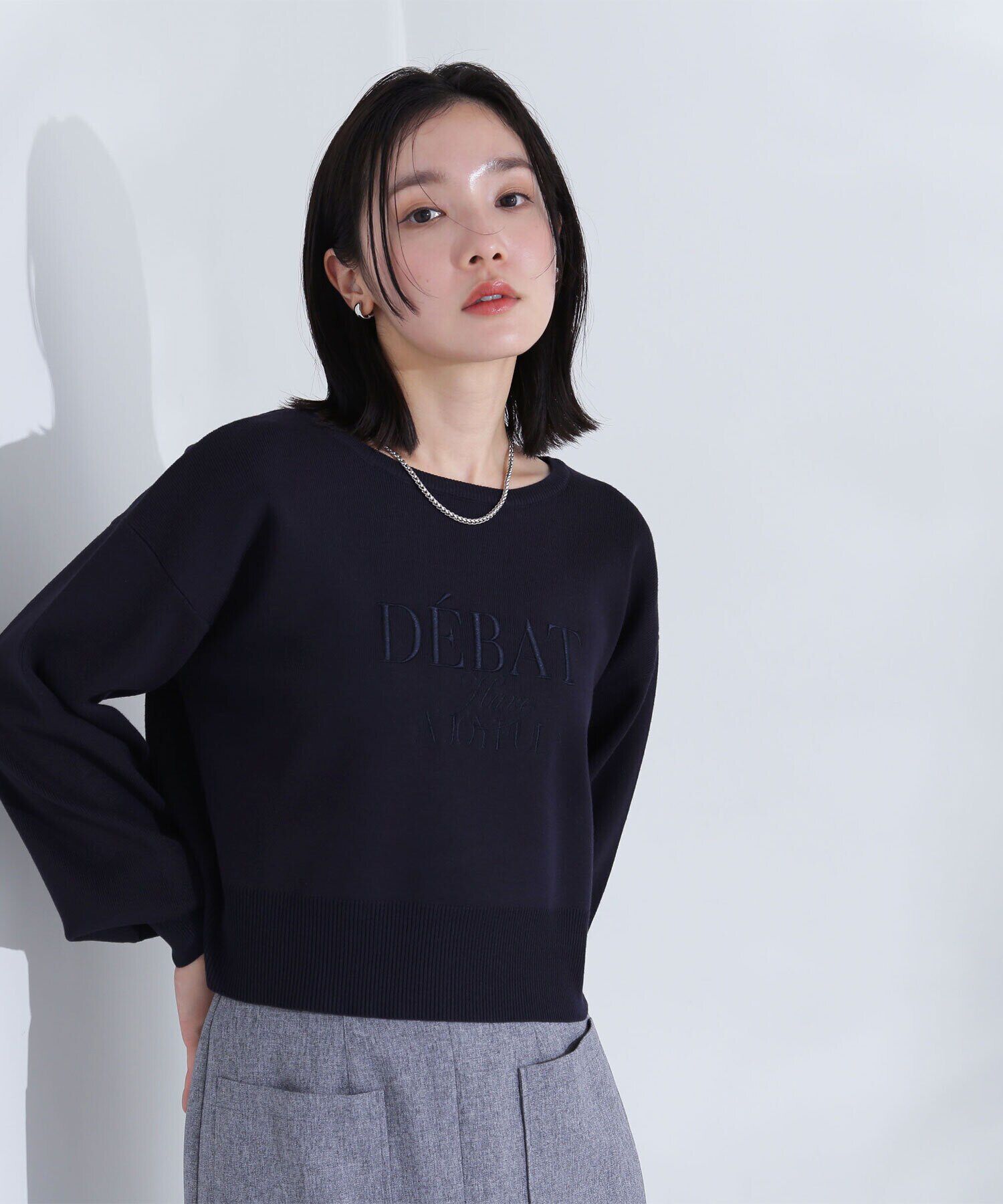  「クロップド刺繍ロゴニット」|ニット・セーター|ネイビー