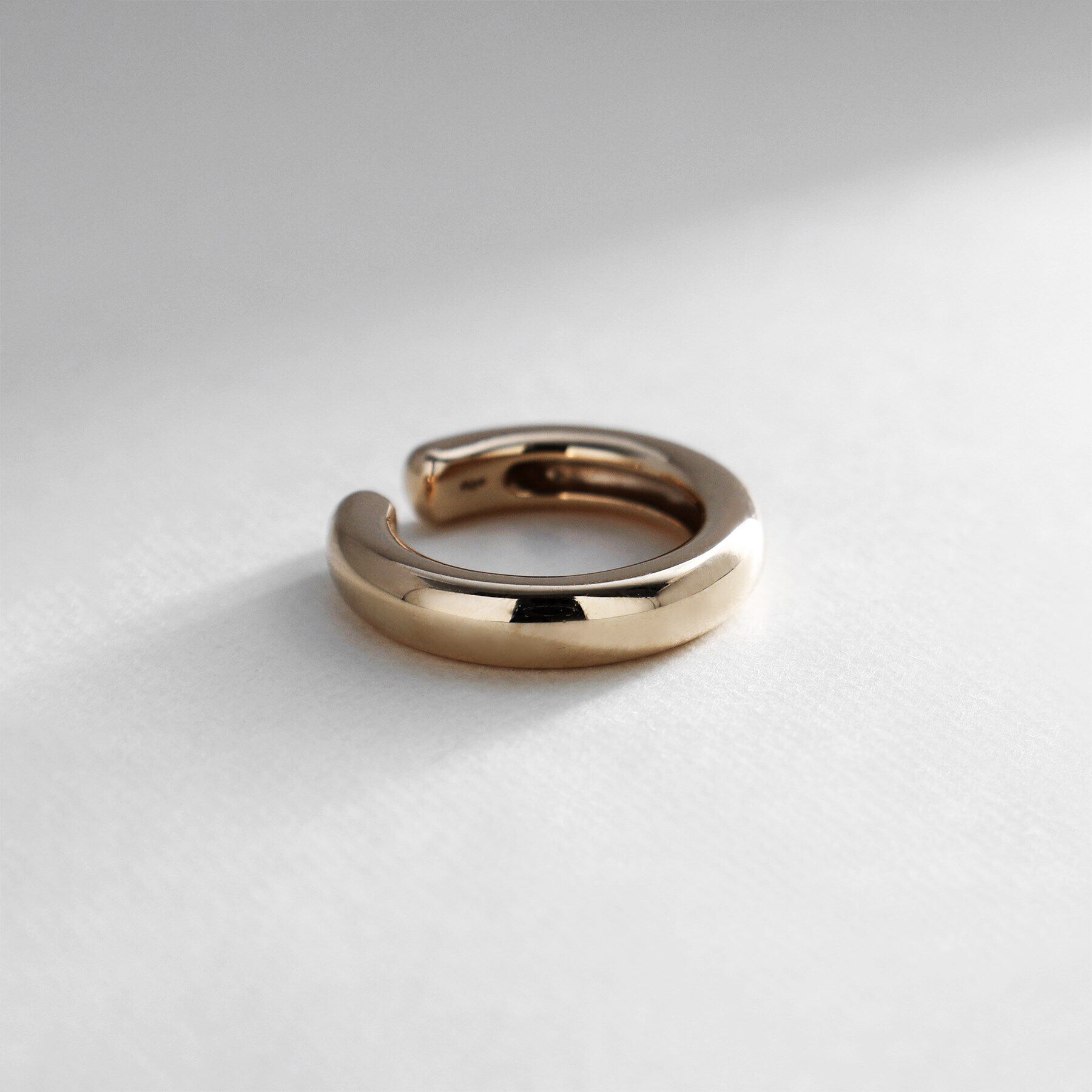 COCOSHNIK「K10丸線ボリューム イヤーカフ中」|イヤリング|