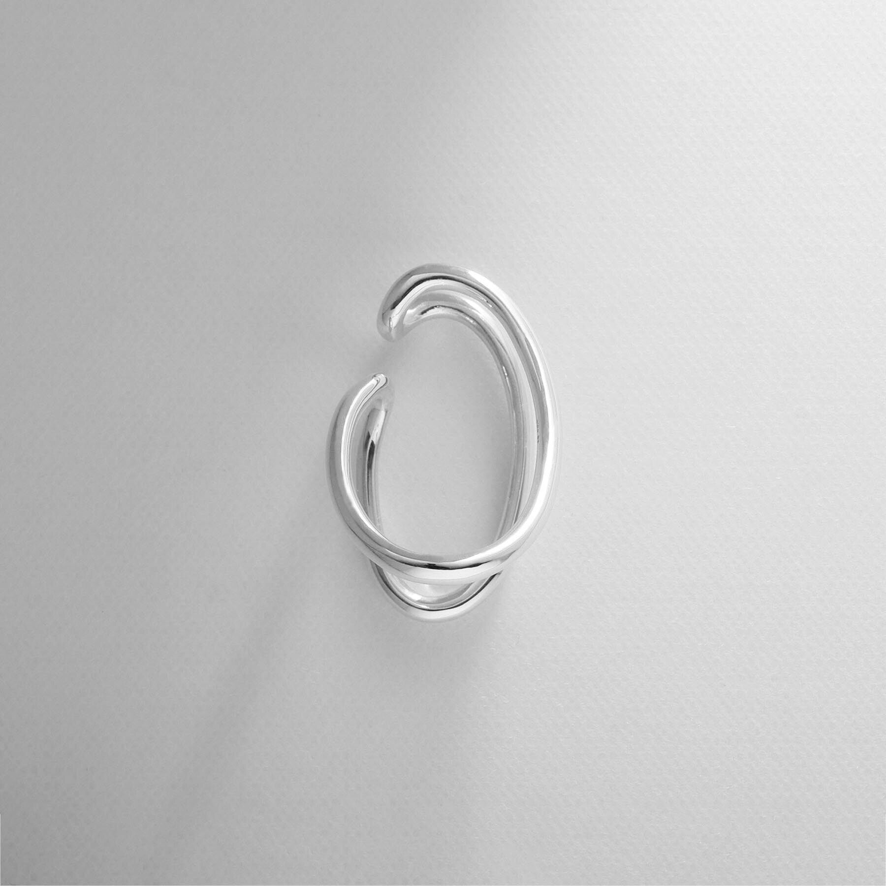COCOSHNIK ONKITSCH「シルバー ニュアンスライン ダブルオーバルイヤーカフ」|イヤリング|