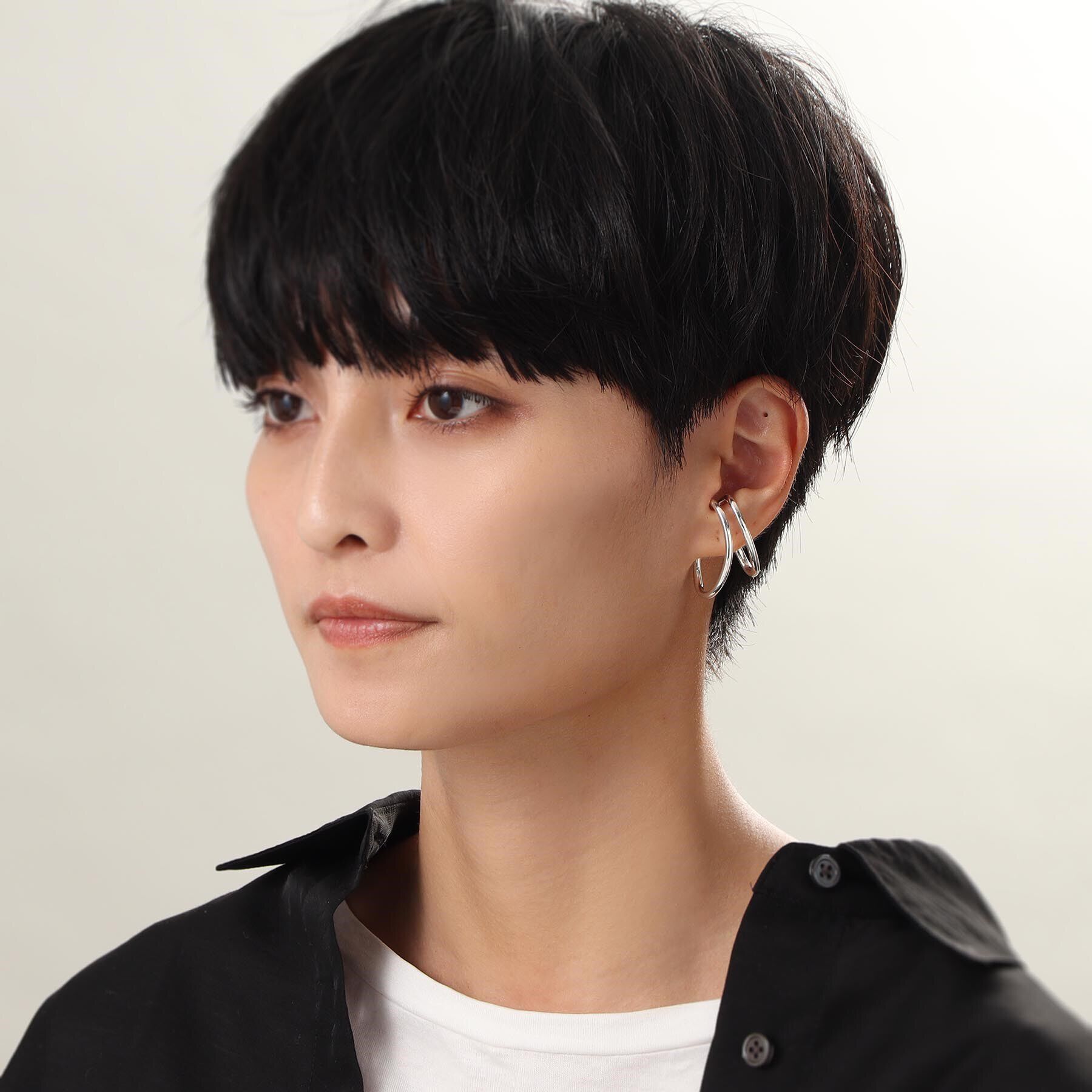 COCOSHNIK ONKITSCH「シルバー ニュアンスライン ダブルオーバルイヤーカフ」|イヤリング|