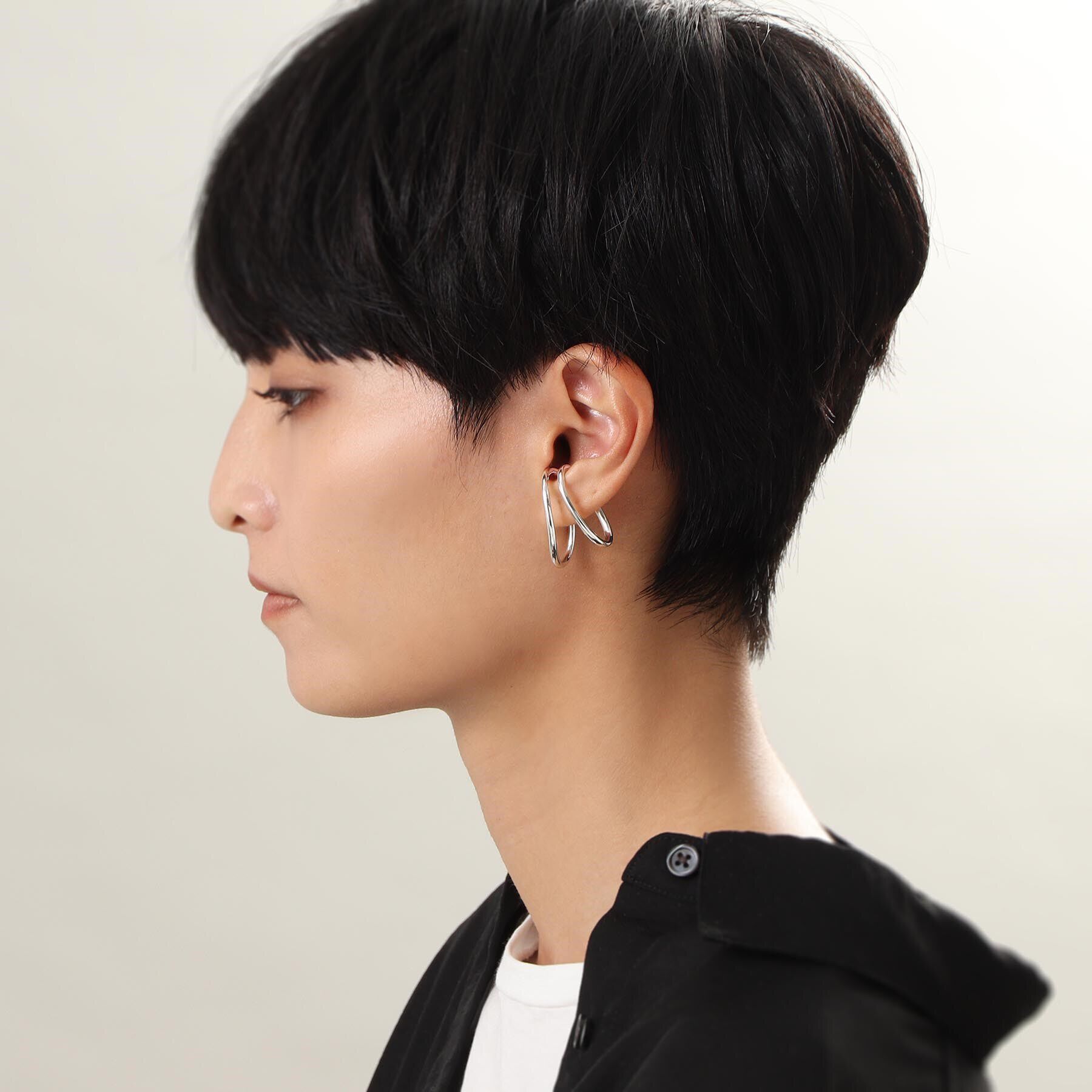 COCOSHNIK ONKITSCH「シルバー ニュアンスライン ダブルオーバルイヤーカフ」|イヤリング|