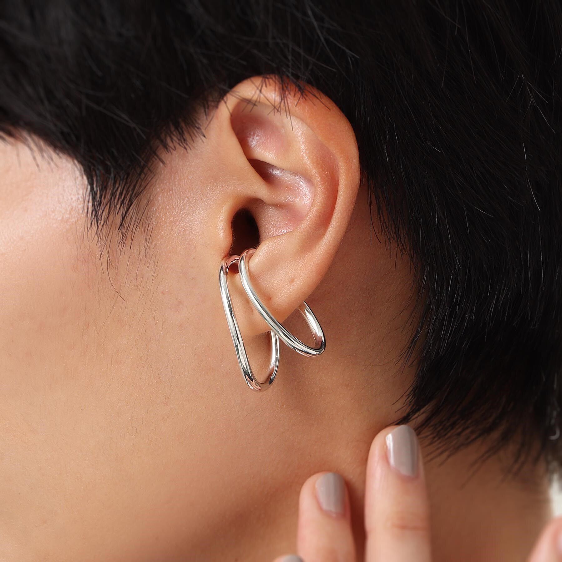 COCOSHNIK ONKITSCH「シルバー ニュアンスライン ダブルオーバルイヤーカフ」|イヤリング|