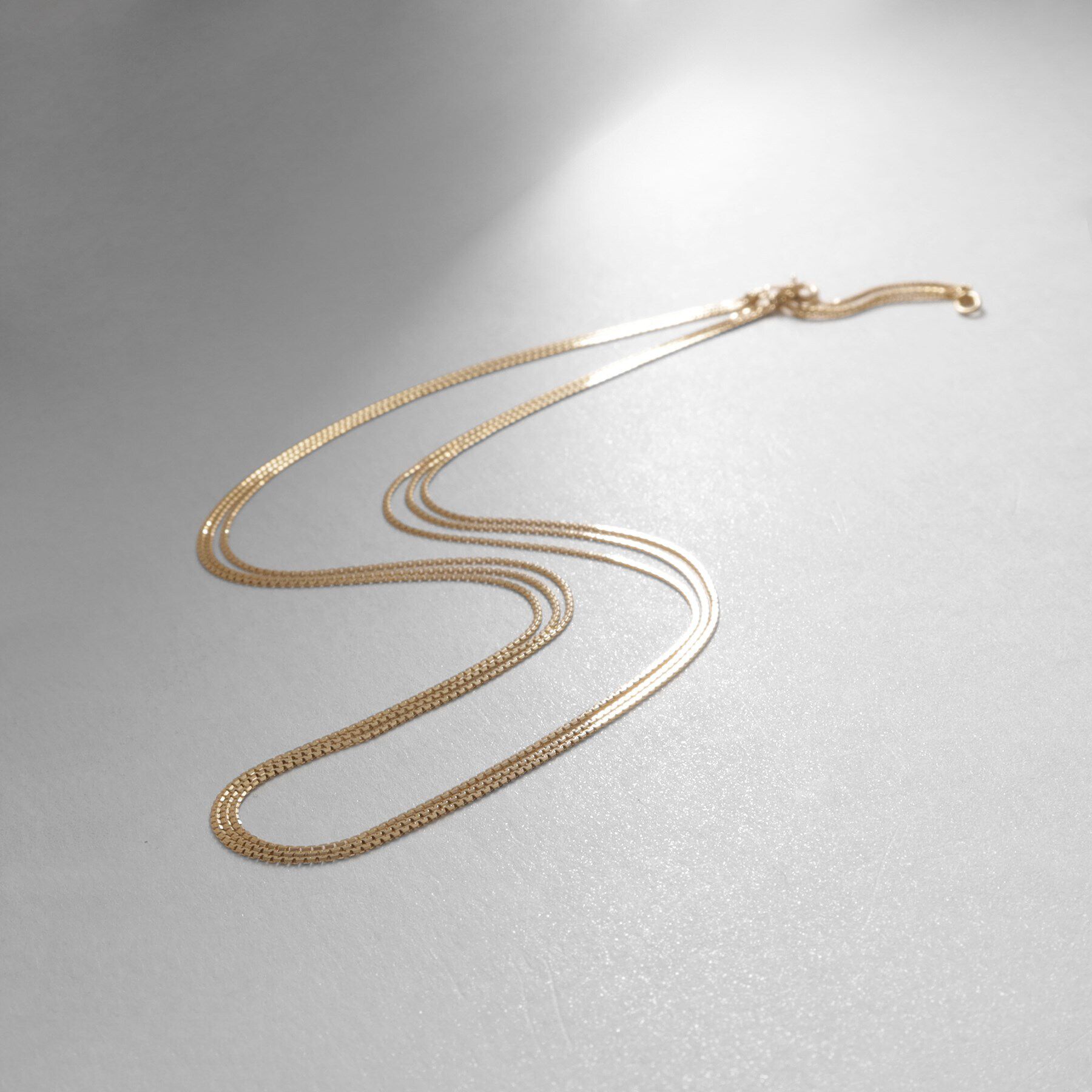 COCOSHNIK「K10ベネチアンフラット3連 ネックレス」|ネックレス|