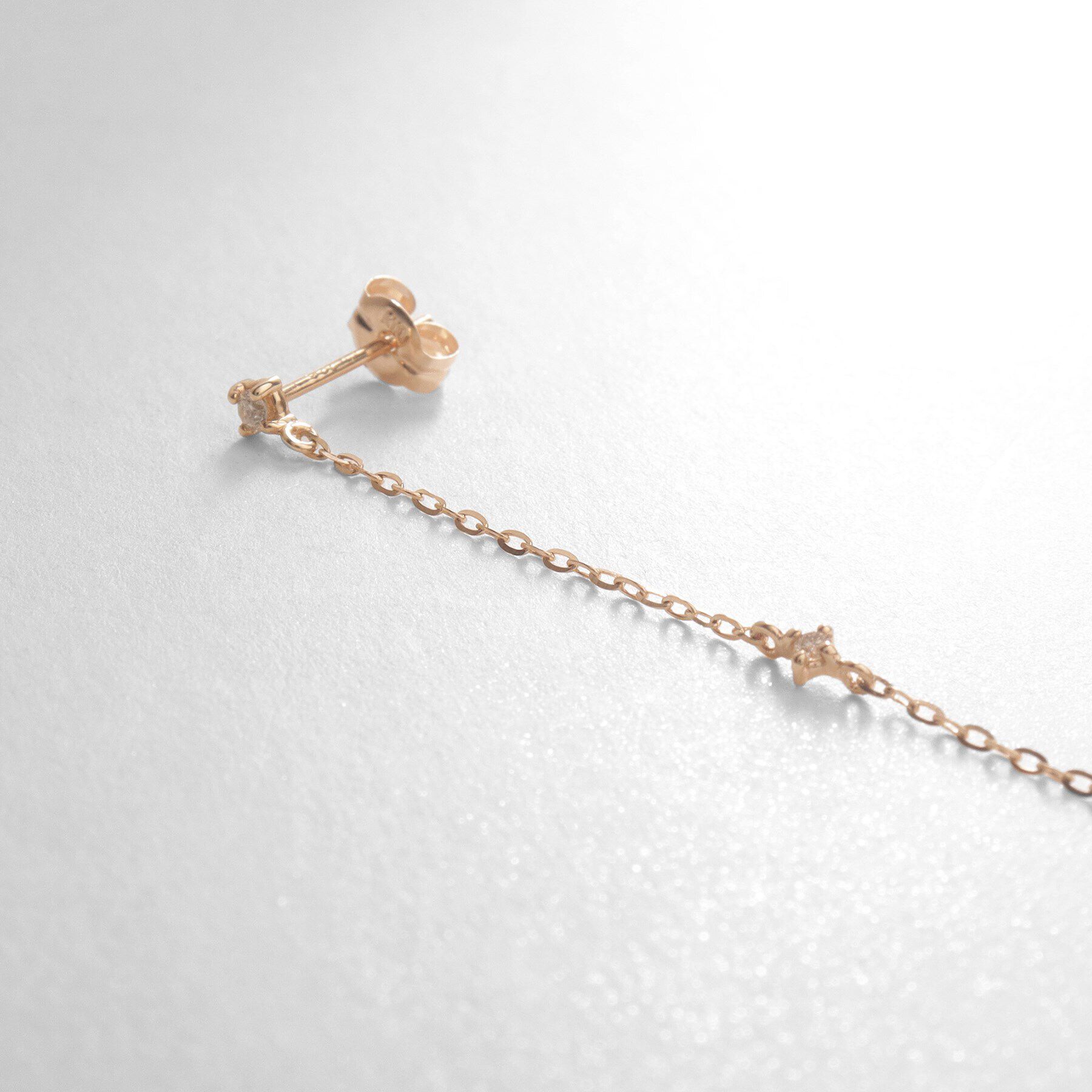 COCOSHNIK「K10ダイヤモンド ステーションロング スタッドピアス（片耳用）」|ピアス|