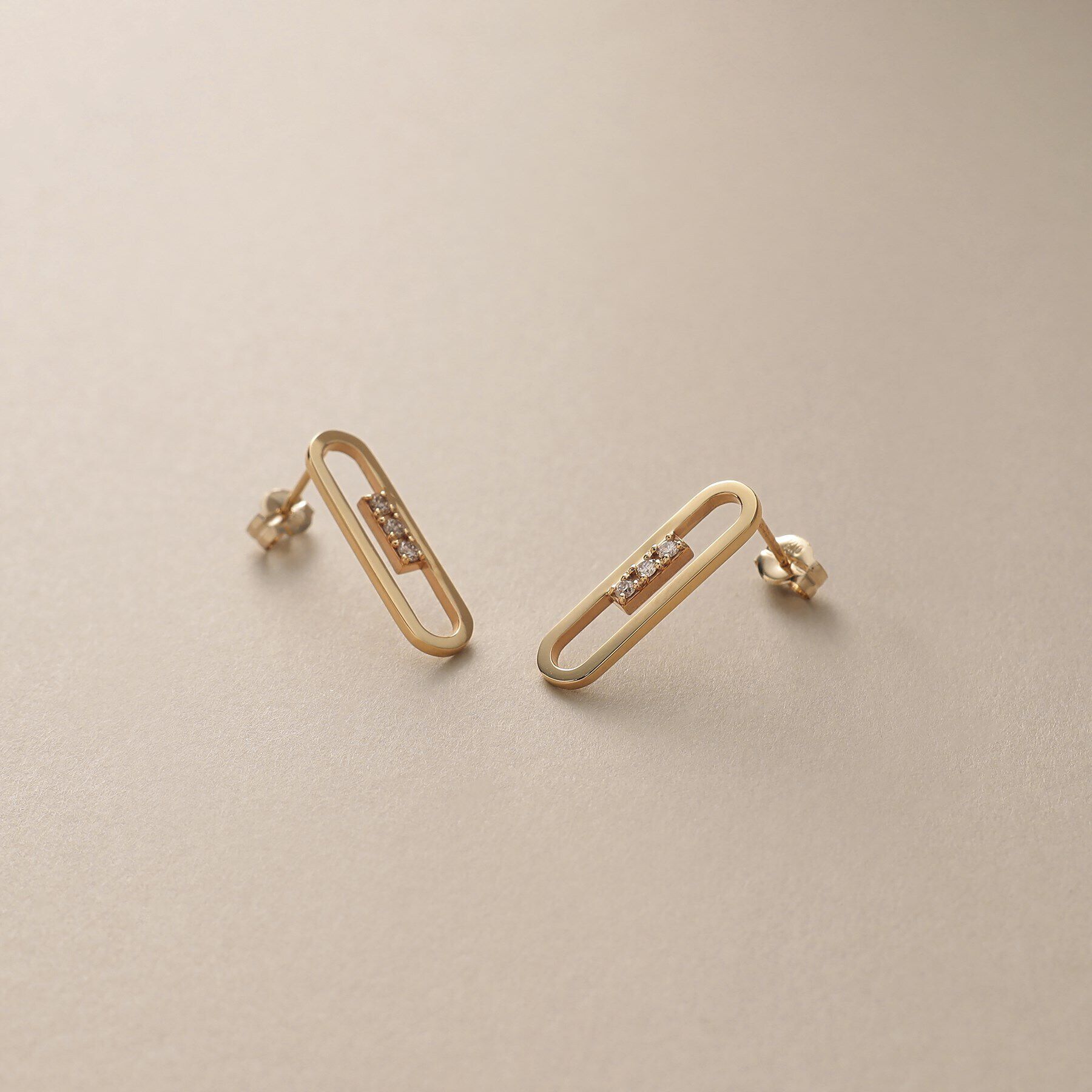 COCOSHNIK「K10ダイヤモンド トラックフレーム スタッドピアス」|ピアス|