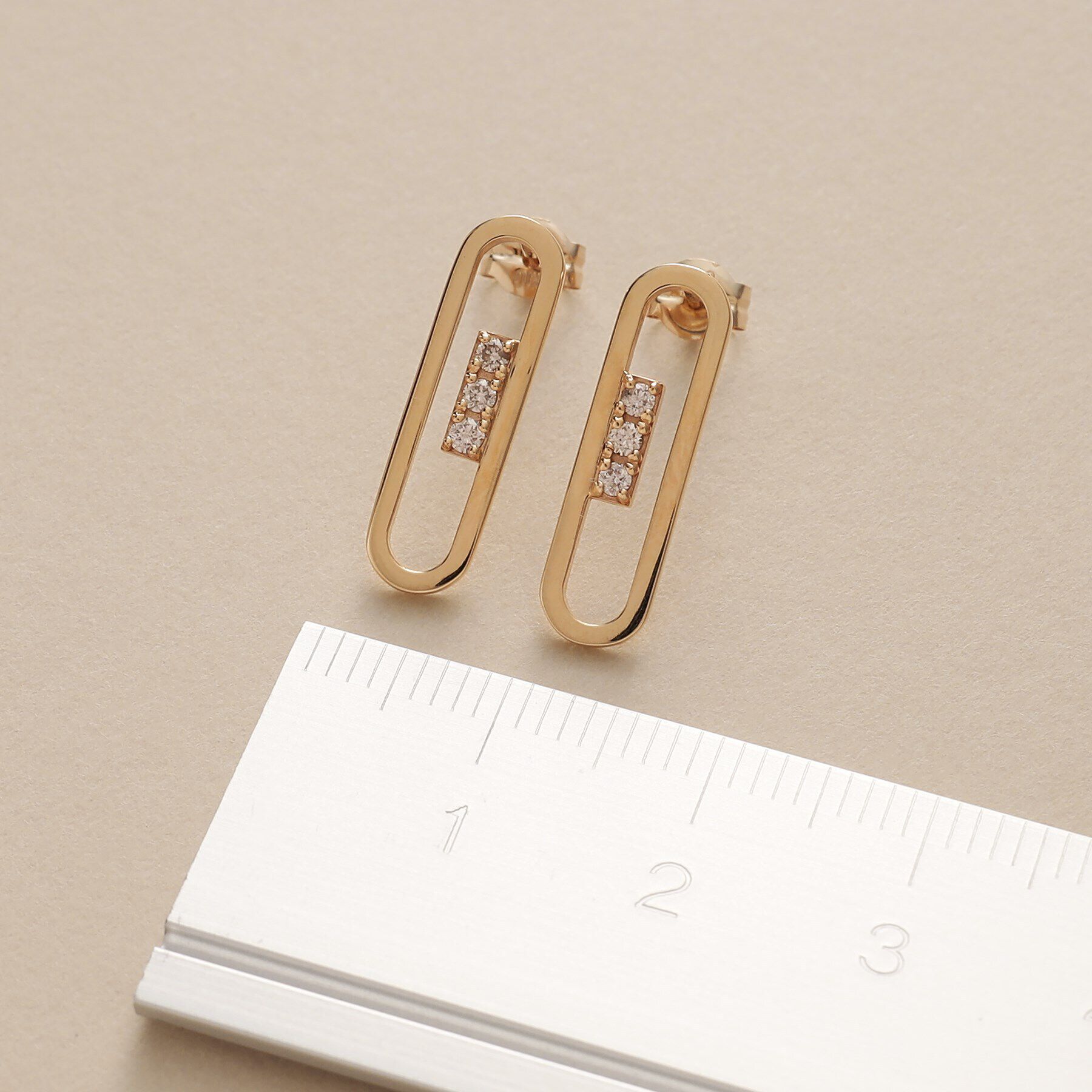 COCOSHNIK「K10ダイヤモンド トラックフレーム スタッドピアス」|ピアス|