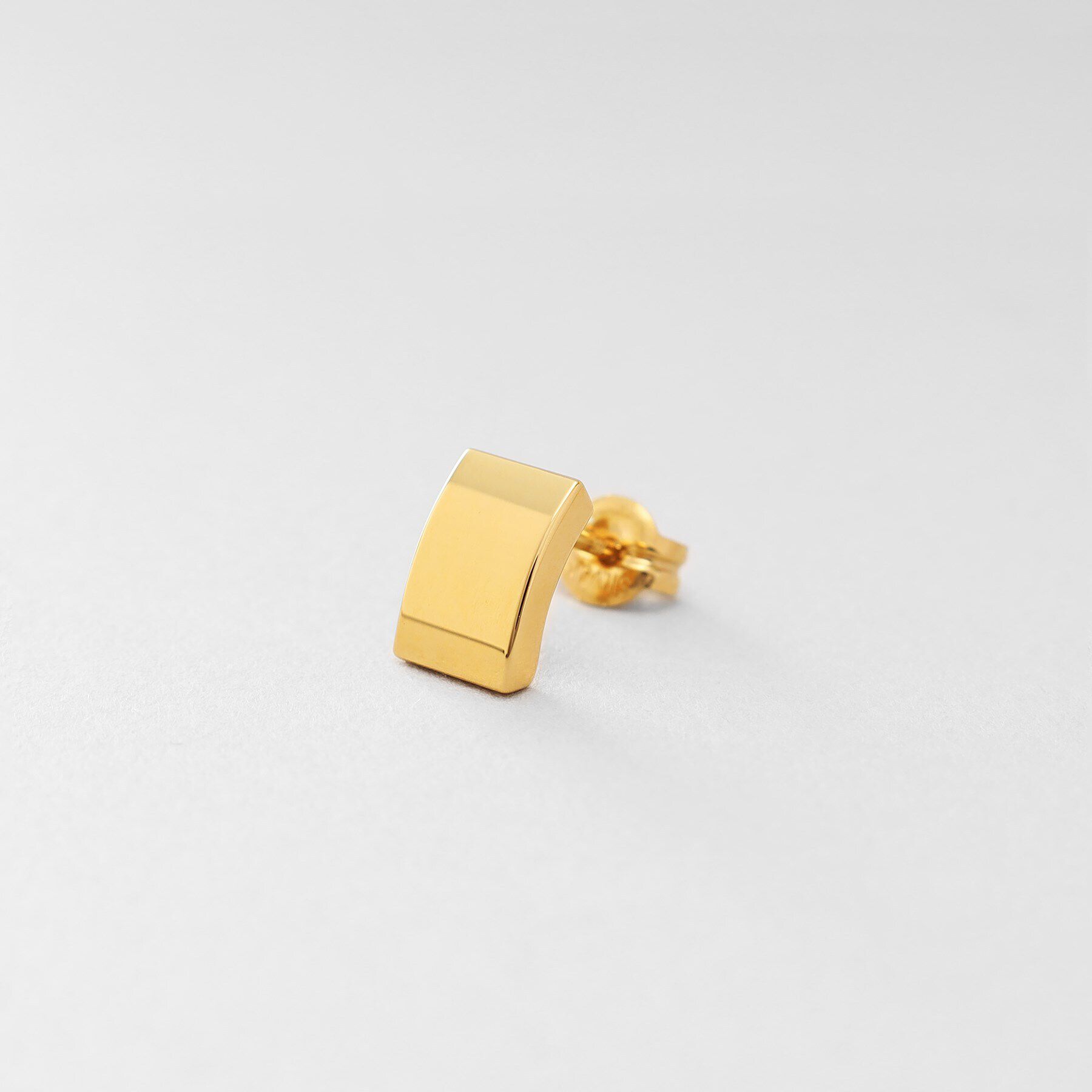 COCOSHNIK ONKITSCH「シルバー シールドシェイプ スタッドピアス GP」|ピアス|