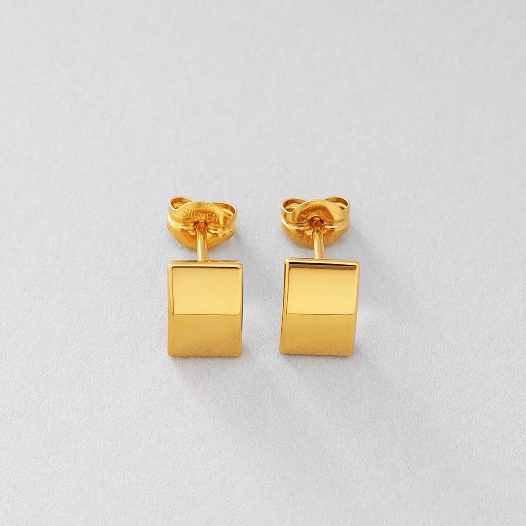 COCOSHNIK ONKITSCH「シルバー シールドシェイプ スタッドピアス GP」|ピアス|