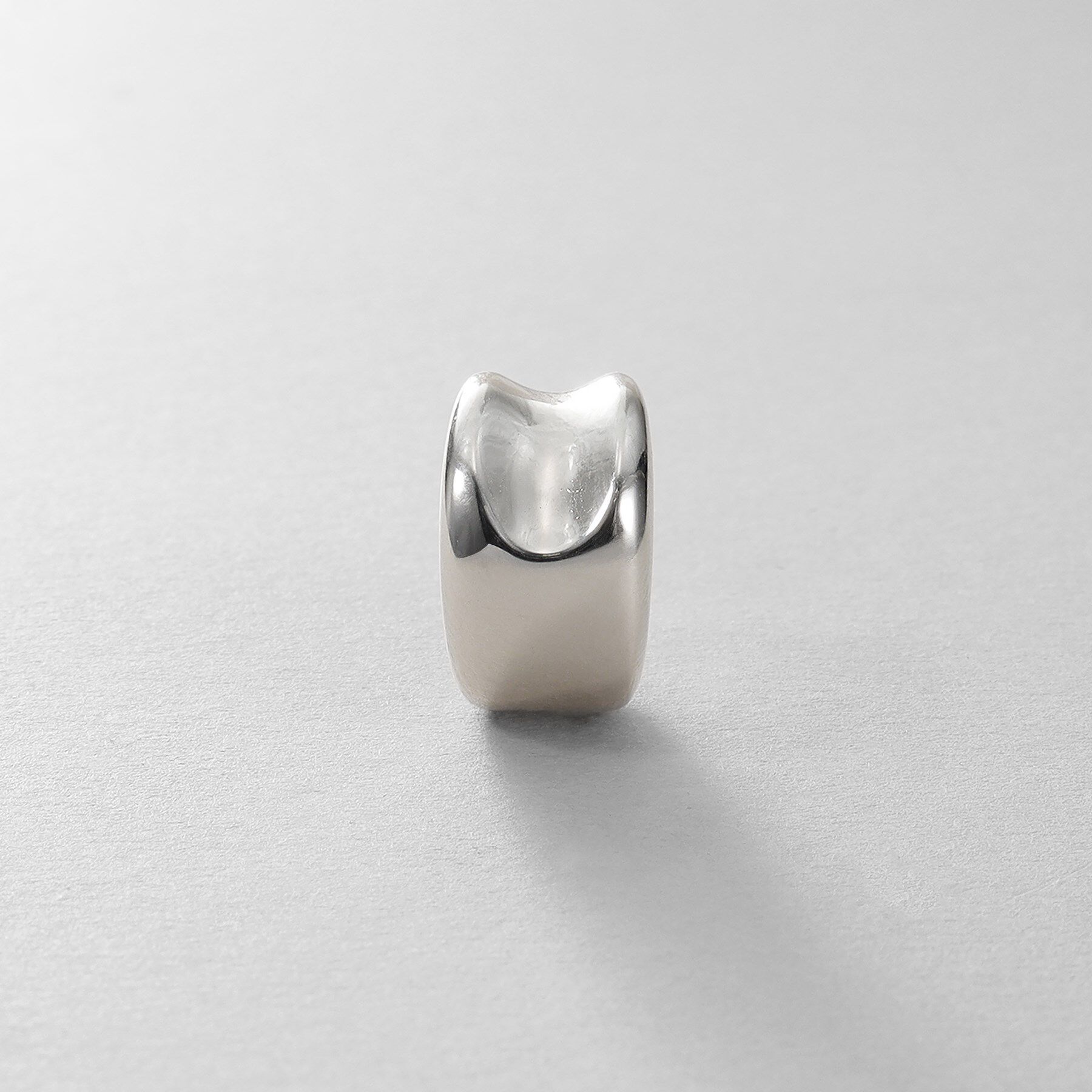 COCOSHNIK ONKITSCH「シルバー コンケイブイヤカフ」|イヤリング|