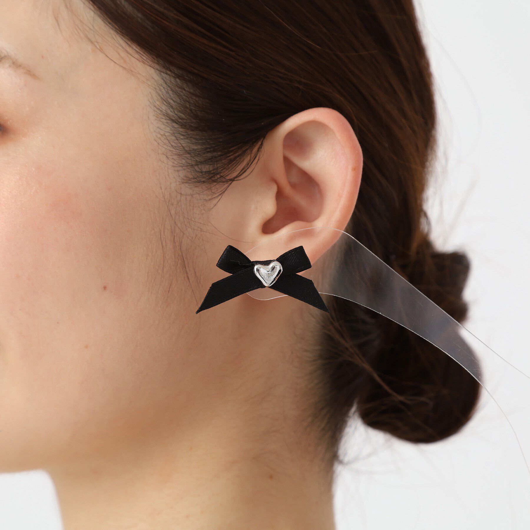 Grandedge「メタルピアス ハート ブラックリボン チタンポスト スタッドピアス」|ピアス|