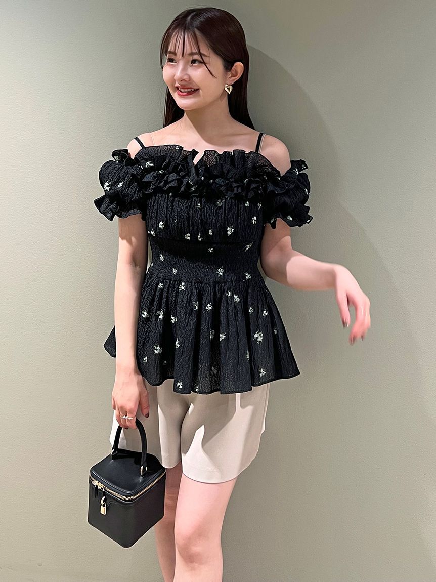 SNIDEL「オフショルフリルブラウス」|シャツ・ブラウス|