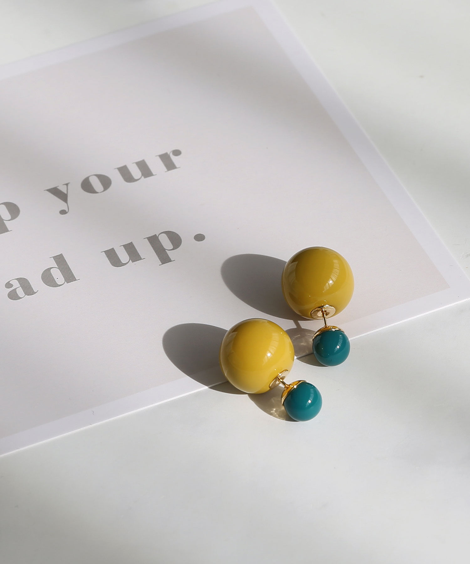 colleca la「バイカラー リバーシブル ボールピアス」|ピアス|イエロー