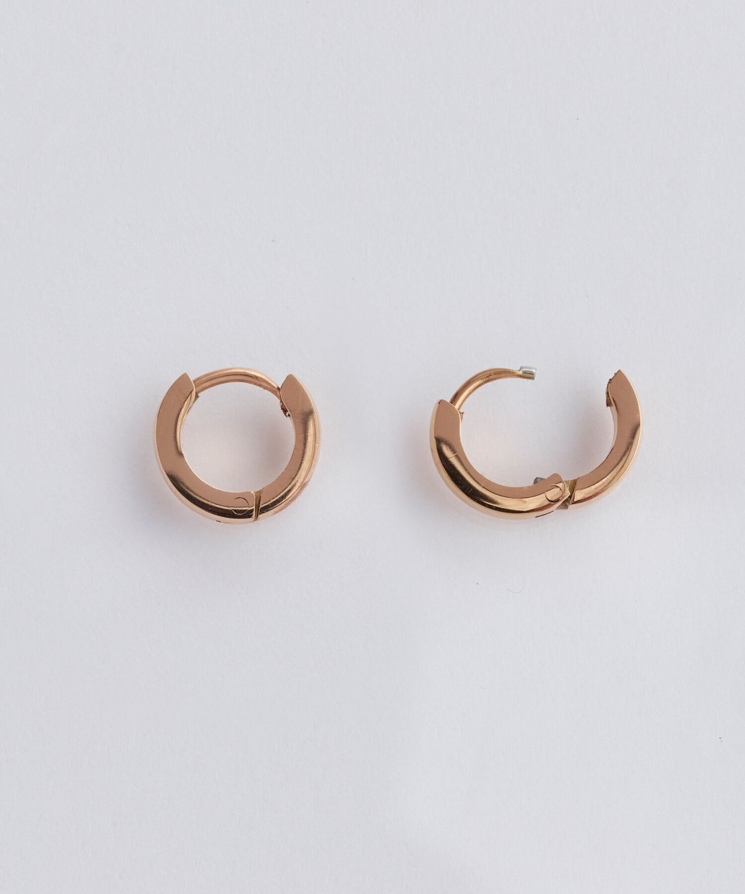 Phoebe「【金属アレルギー対応】ワンタッチメタルフープミニピアス　ローズゴールド/サージカルステンレス」|ピアス|