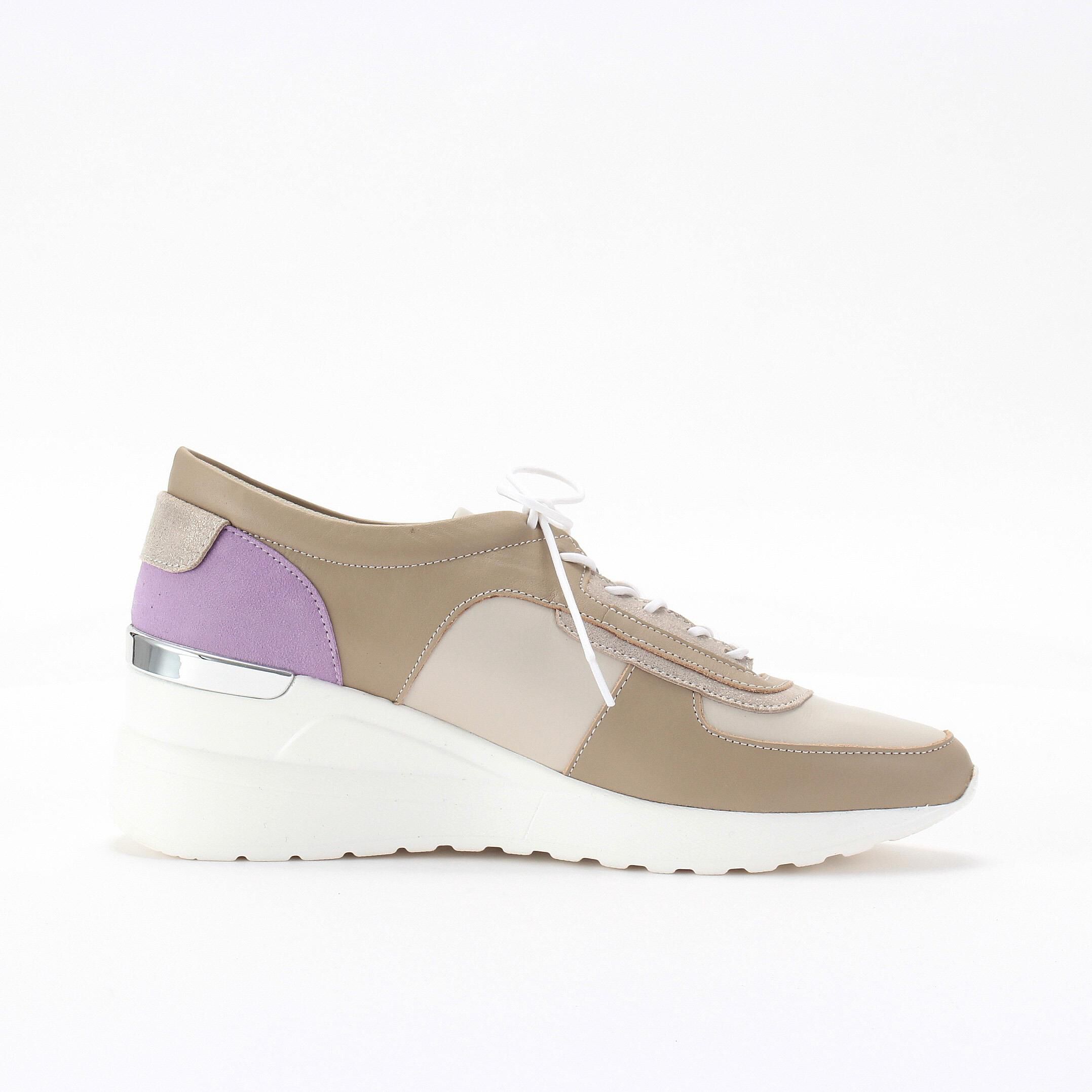 銀座かねまつ「UE260146STE3CBBEG4CB 【本革】【防水】アクアベルヒールアップスニーカー」|スニーカー|