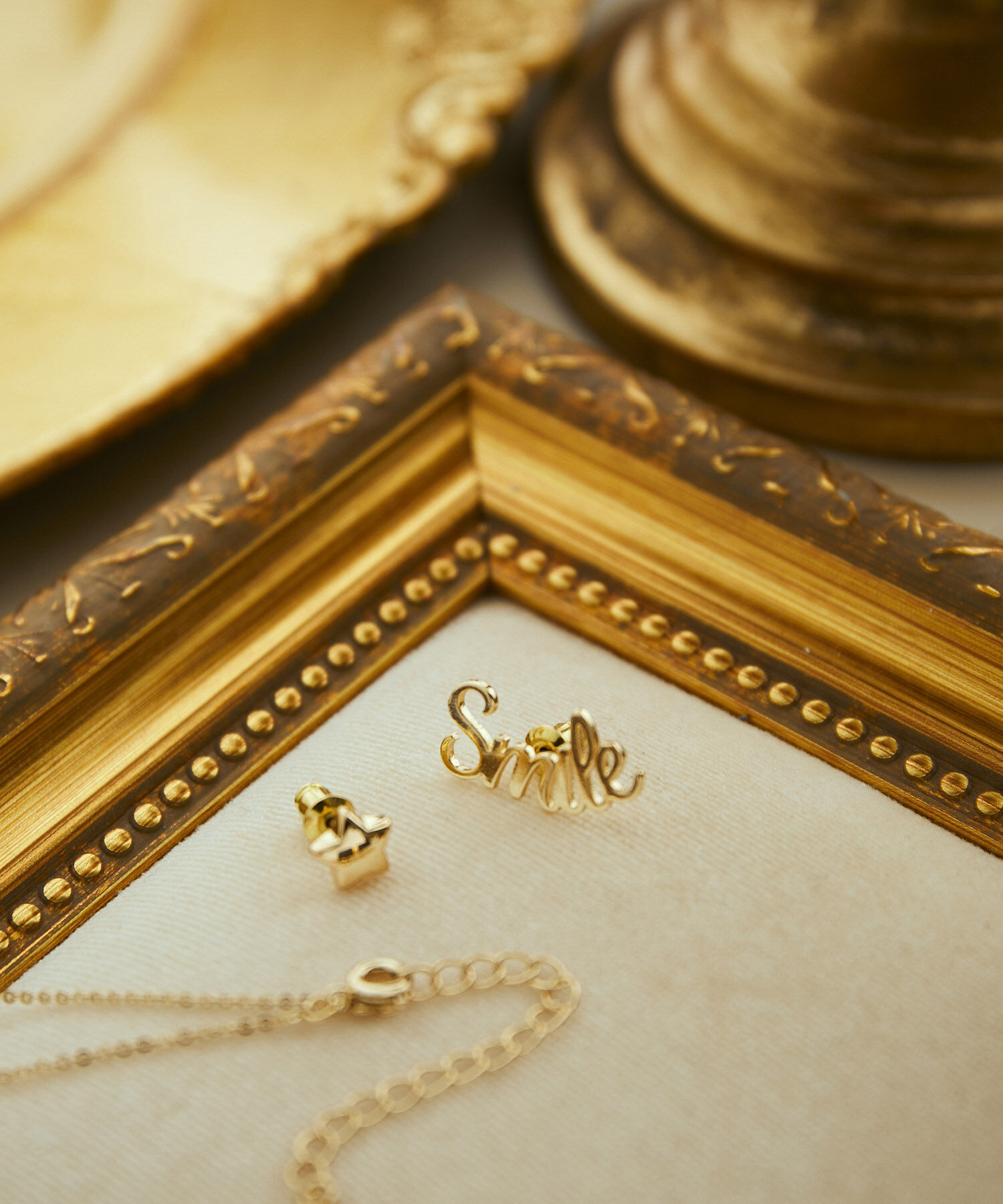 VIS「ポップなモチーフつき。メッセージピアス」|ピアス|ゴールド系(91)