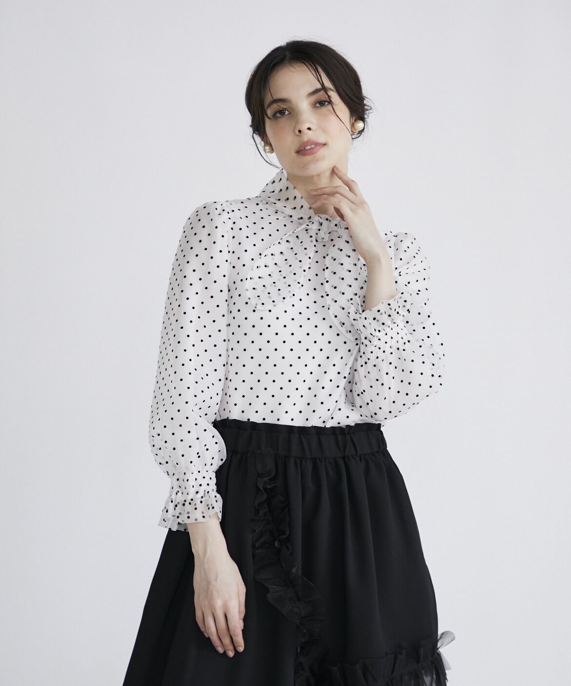 Maglie le cassetto「ドットフロッキーボウタイブラウス」|シャツ・ブラウス|オフホワイト1