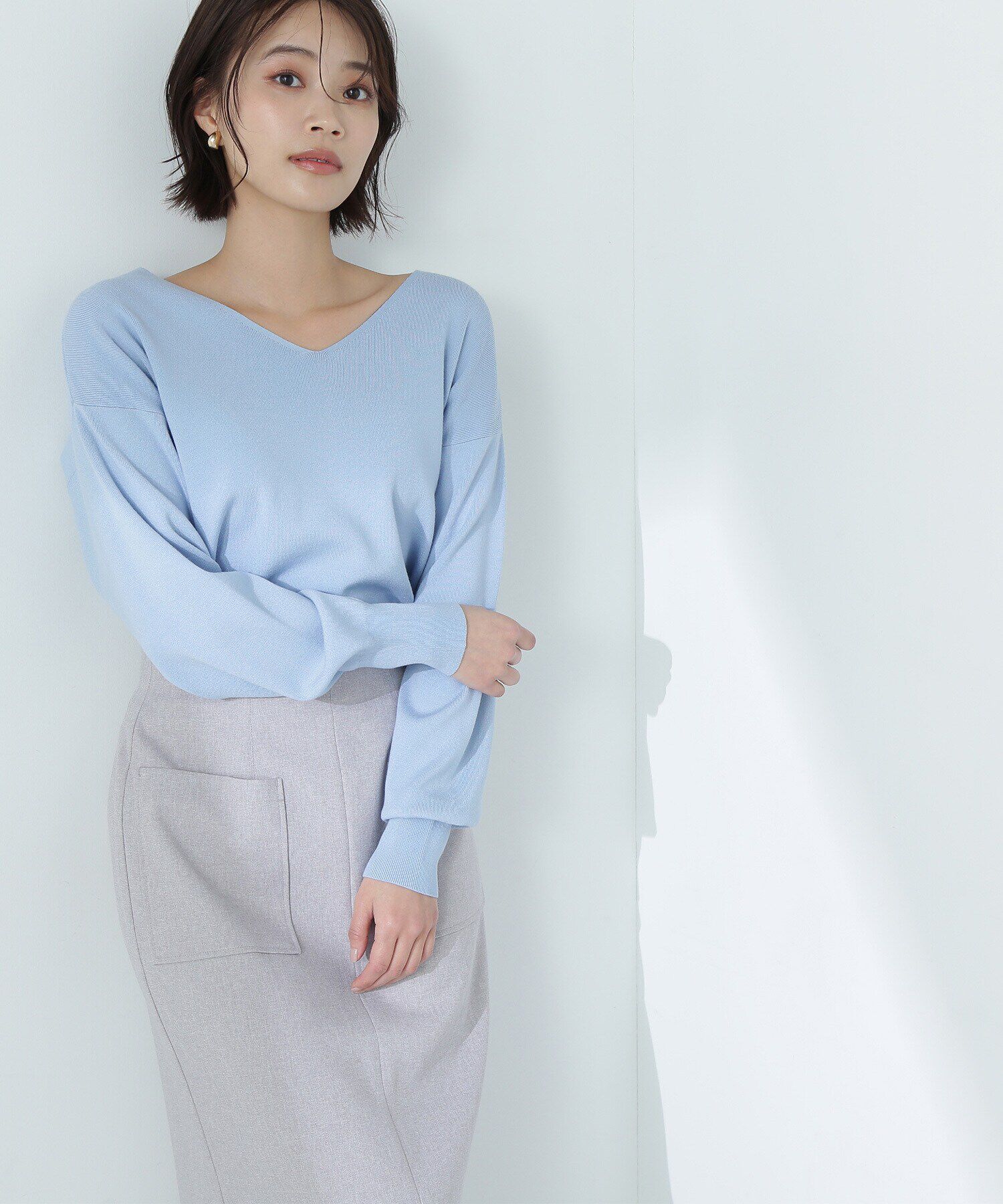  「総針ベーシックシリーズ Vネックニット」|ニット・セーター|スカイブルー