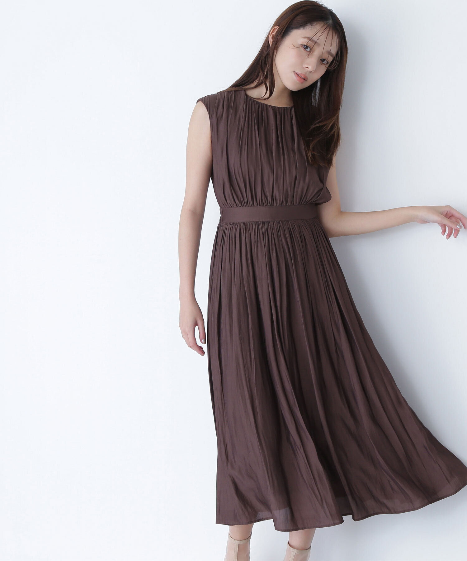  「割繊サテンギャザーワンピース」|ワンピース|ダークブラウ 1