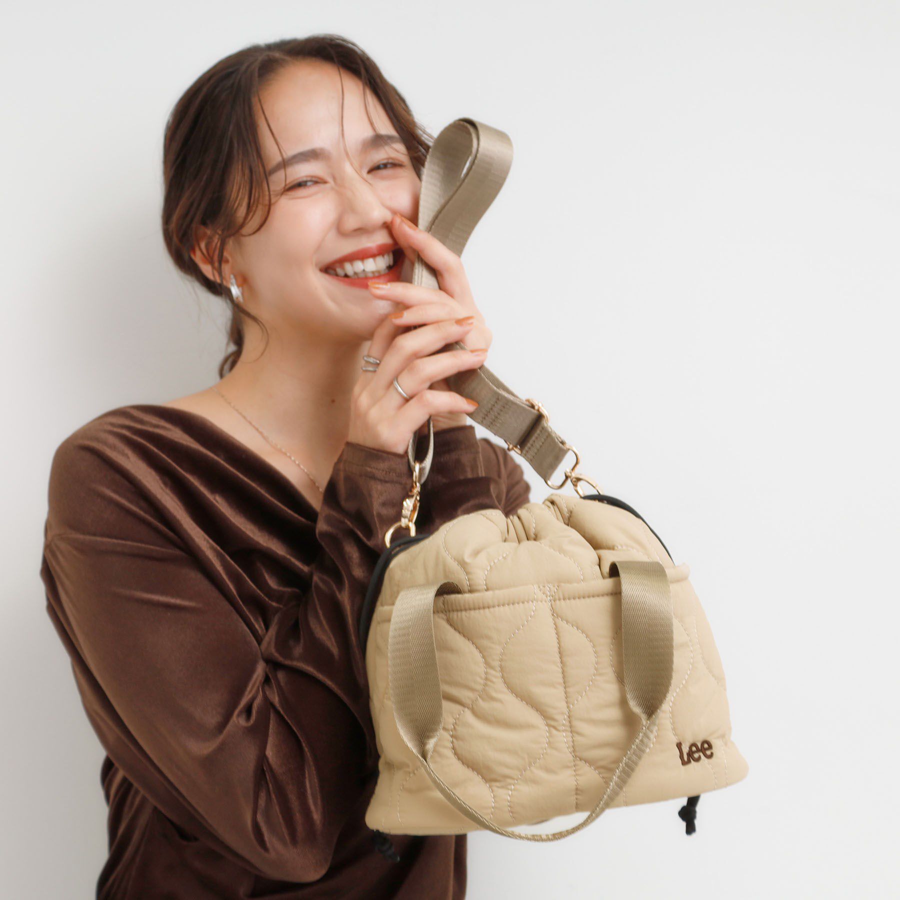 SHOO･LA･RUE「【Lee別注】巾着ショルダーバッグ」|ショルダー・メッセンジャー|グレージュ(050)