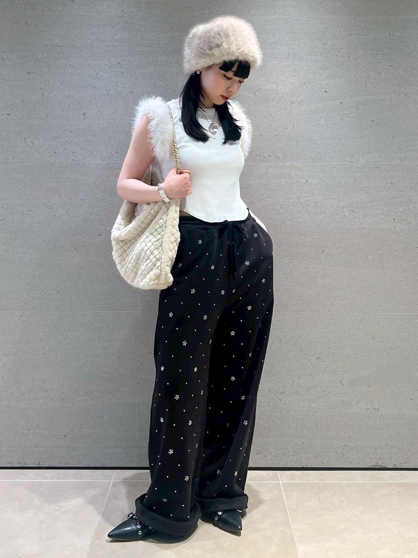 FURFUR「【限定カラー】ビジュー付きスウェットパンツ」|チノ|