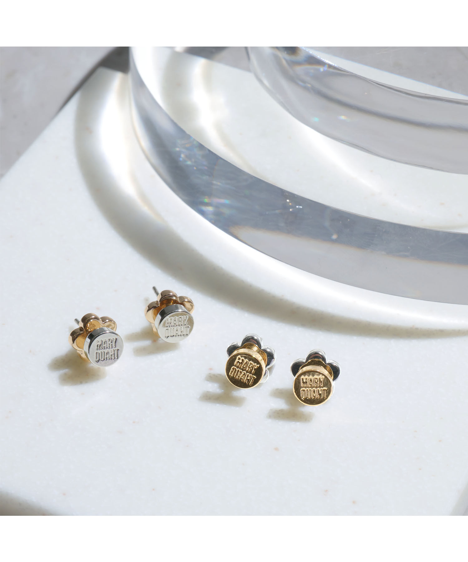 MARY QUANT「ロゴデイジーキャッチ ピアス」|ピアス|