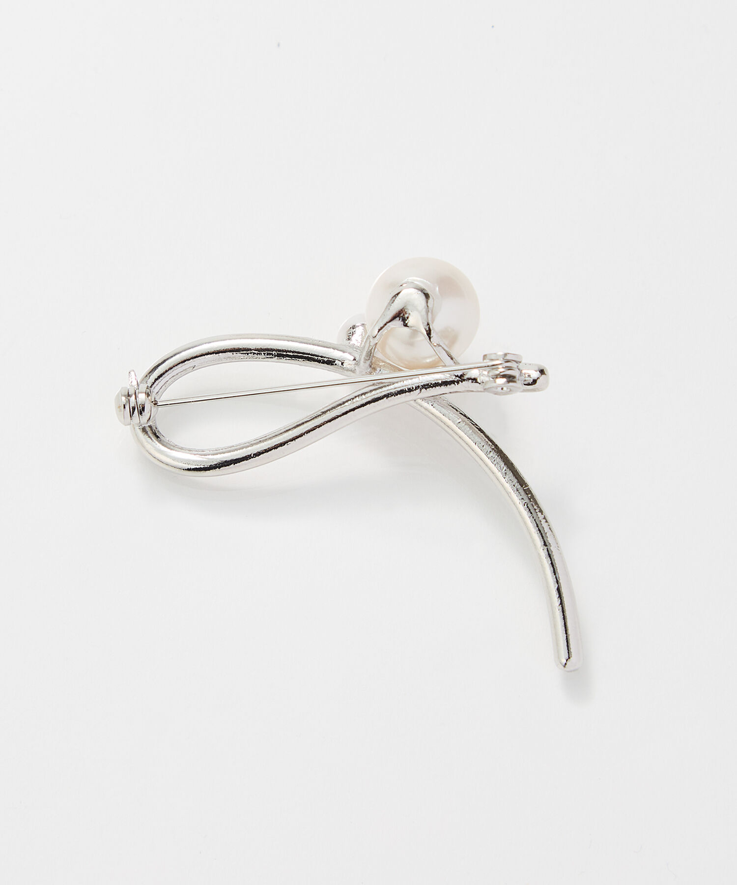 Phoebe「クロスメタルパールブローチ　シルバー」|ブローチ・コサージュ|