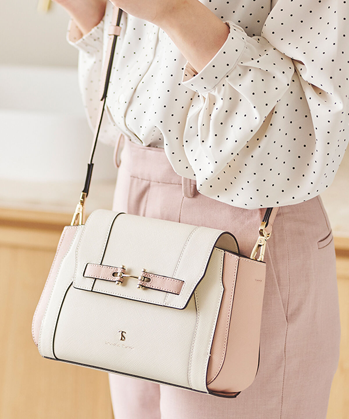 Samantha Thavasa「オリジナル金具 ショルダーバッグ」|ショルダー・メッセンジャー|オフホワイト