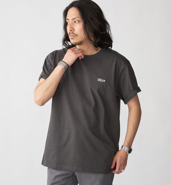 SHIPS「SHIPS: OLD ENGLISH SHIPS ロゴ クルーネック Tシャツ」|Tシャツ・カットソー|