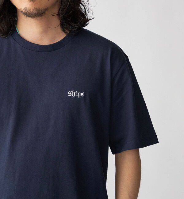 SHIPS「SHIPS: OLD ENGLISH SHIPS ロゴ クルーネック Tシャツ」|Tシャツ・カットソー|