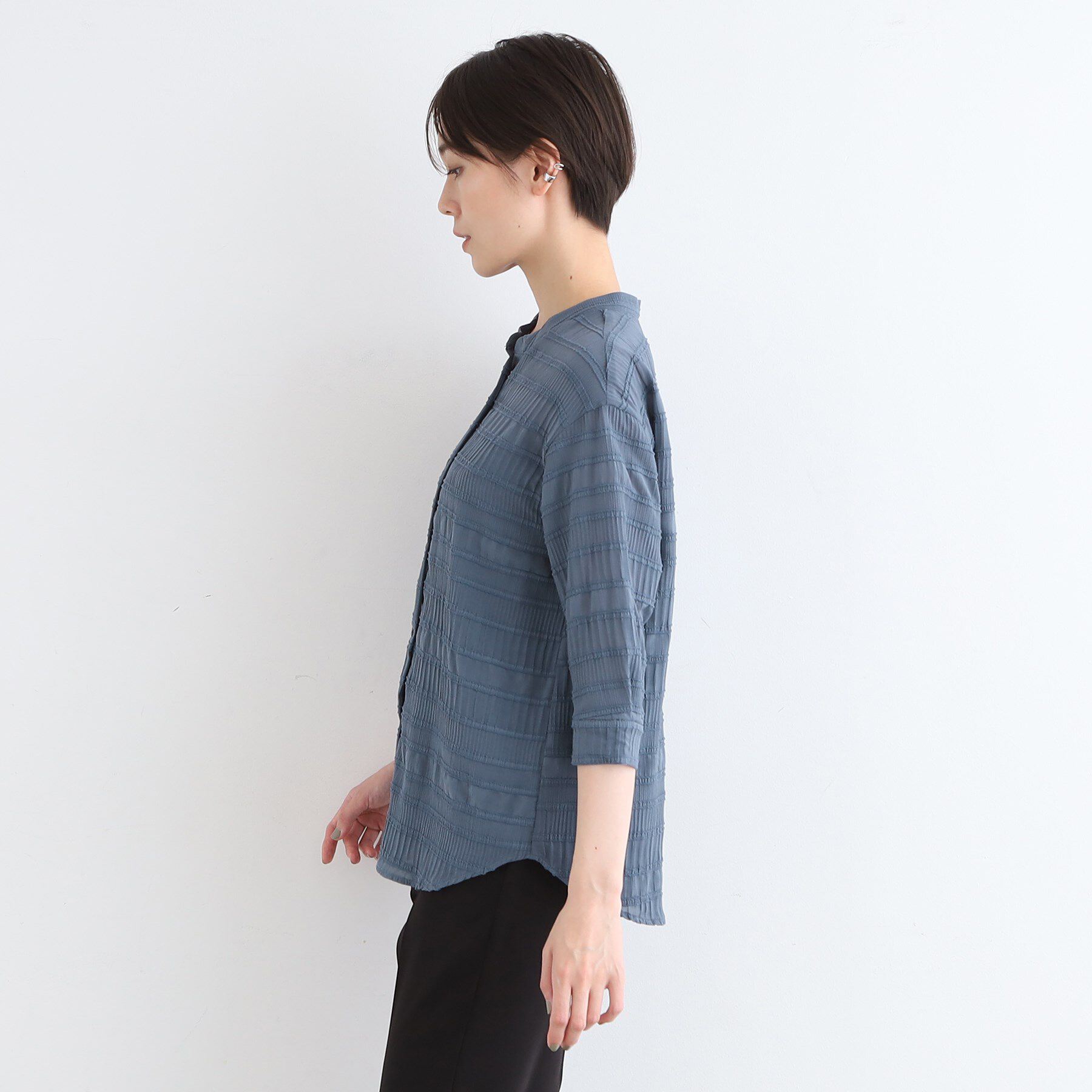 INDIVI「【洗える】シャーリングバンドカラーブラウス」|シャツ・ブラウス|