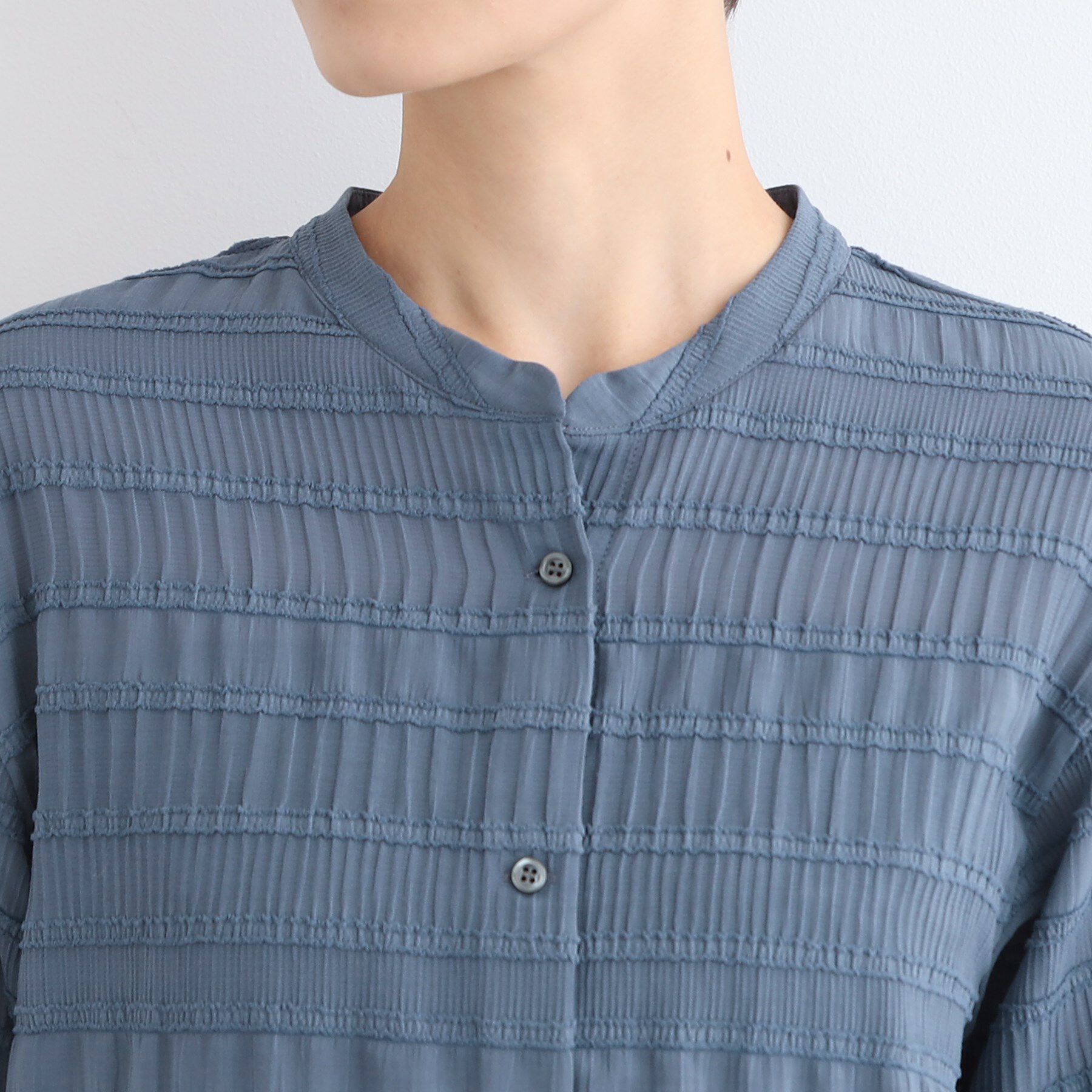 INDIVI「【洗える】シャーリングバンドカラーブラウス」|シャツ・ブラウス|