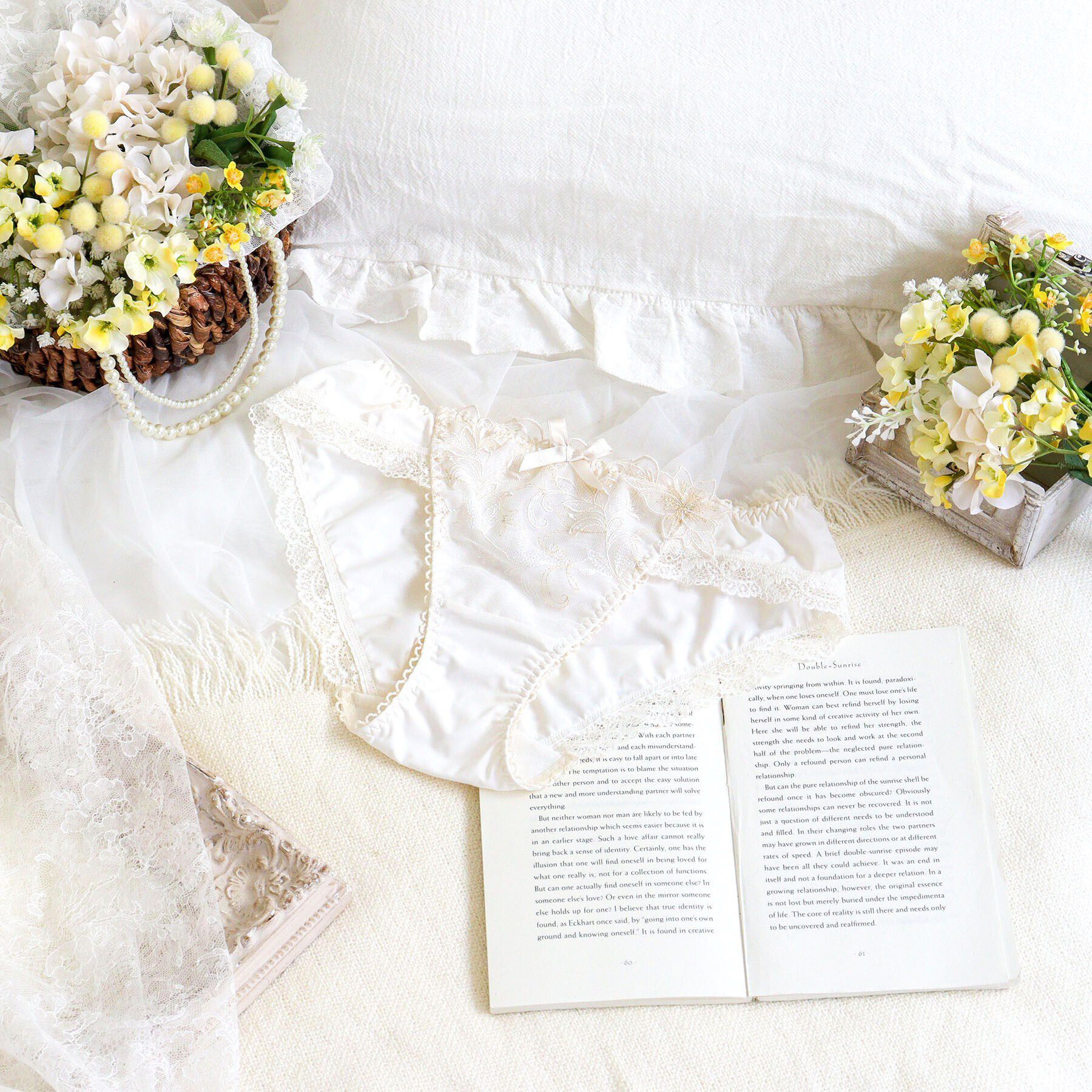 Risa Magli「イリーナ ノーマルショーツ」|インナー|アイボリー(004)