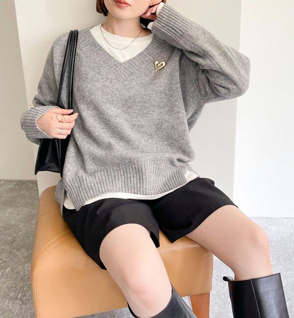 fredy emue「CASHMILE WOOL Vネックプルオーバー（ブローチ付き）」|ニット・セーター|