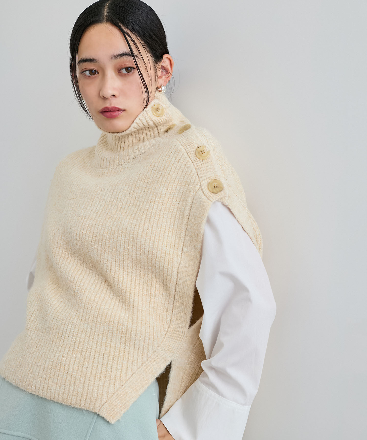 VIS「ラメ混ボタンデザインポンチョベスト」|ニット・セーター|ベージュ(27)