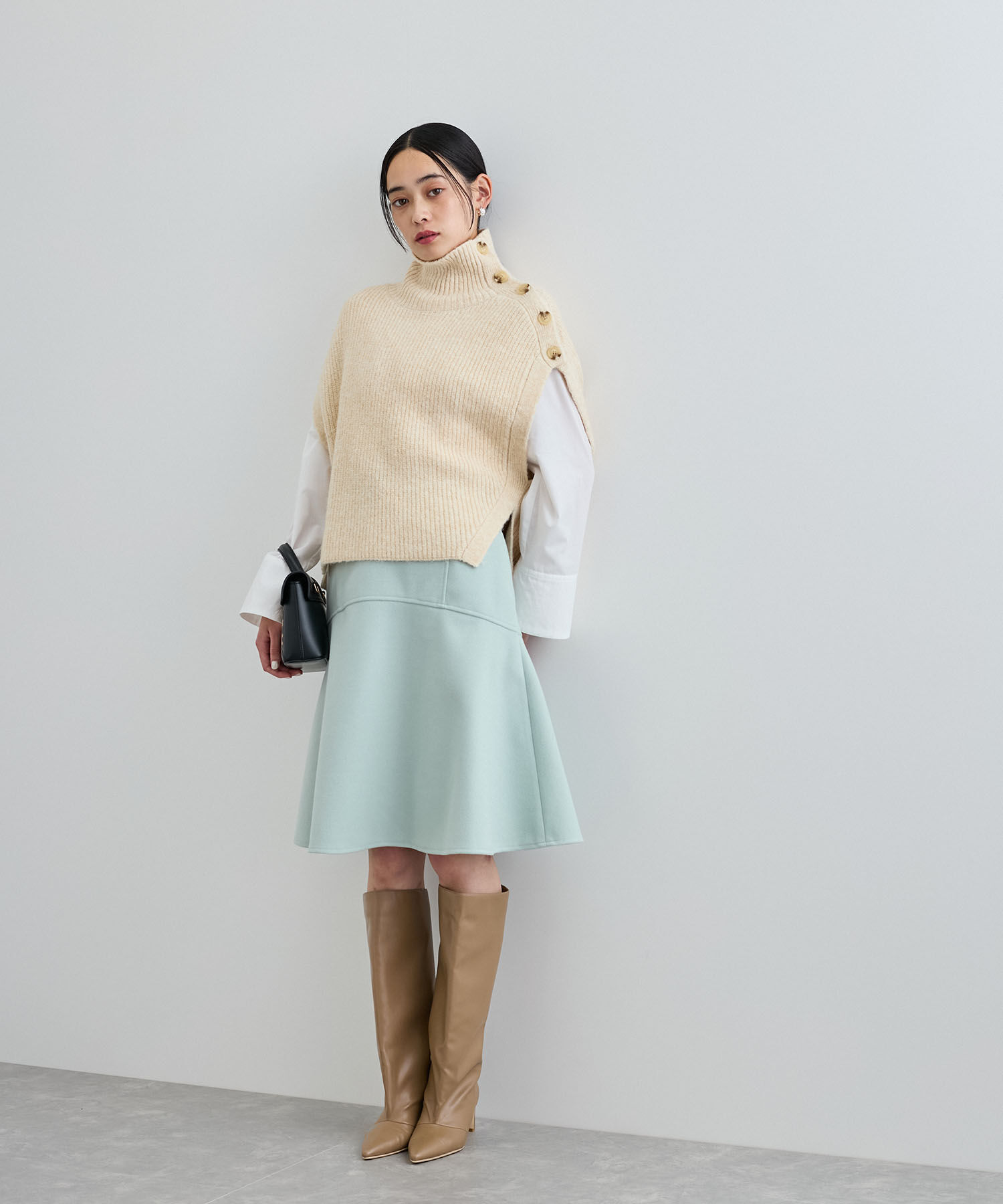 VIS「ラメ混ボタンデザインポンチョベスト」|ニット・セーター|