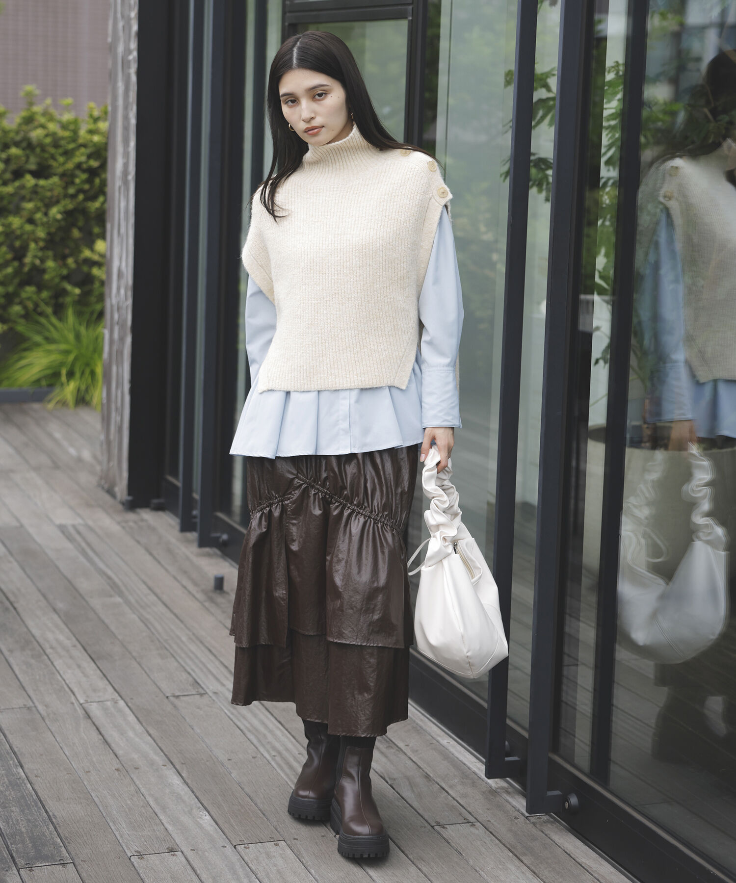 VIS「ラメ混ボタンデザインポンチョベスト」|ニット・セーター|