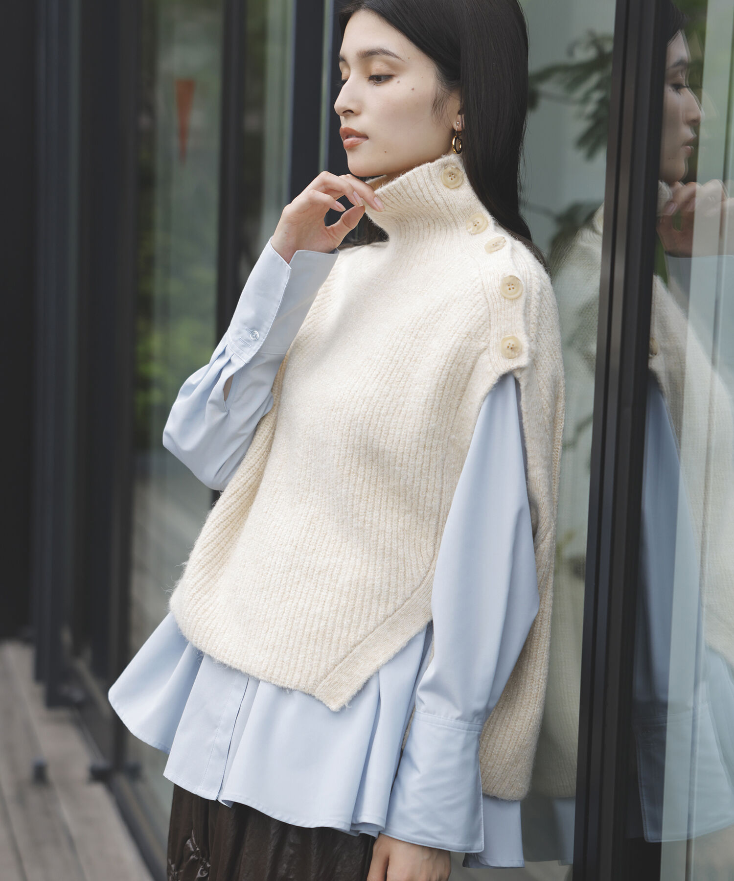 VIS「ラメ混ボタンデザインポンチョベスト」|ニット・セーター|